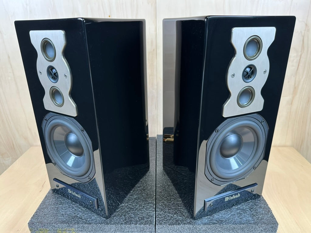 Mcintosh XR50 Bookshelf Speakers w/Factory Boxes