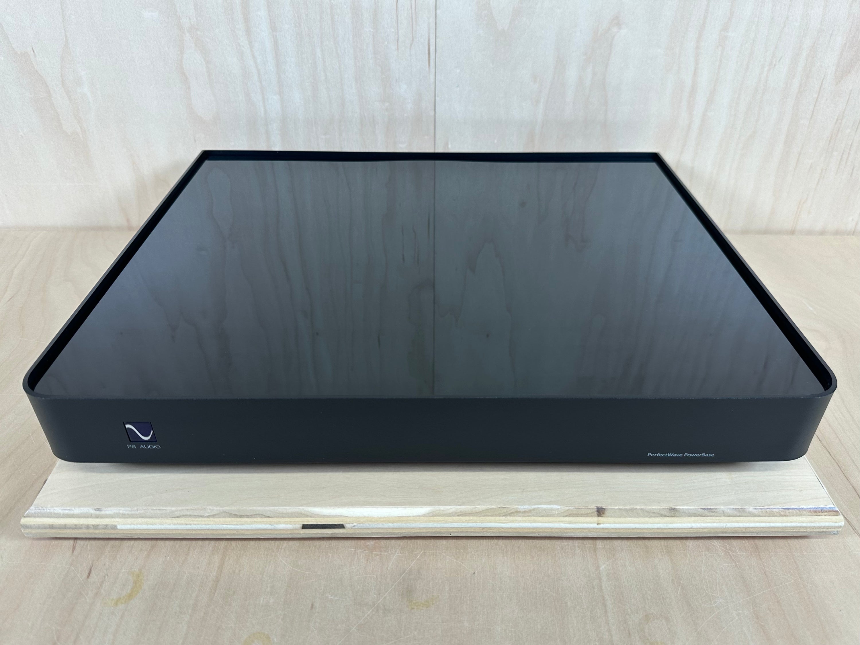 PS Audio PerfectWave PowerBase w/Factory Box