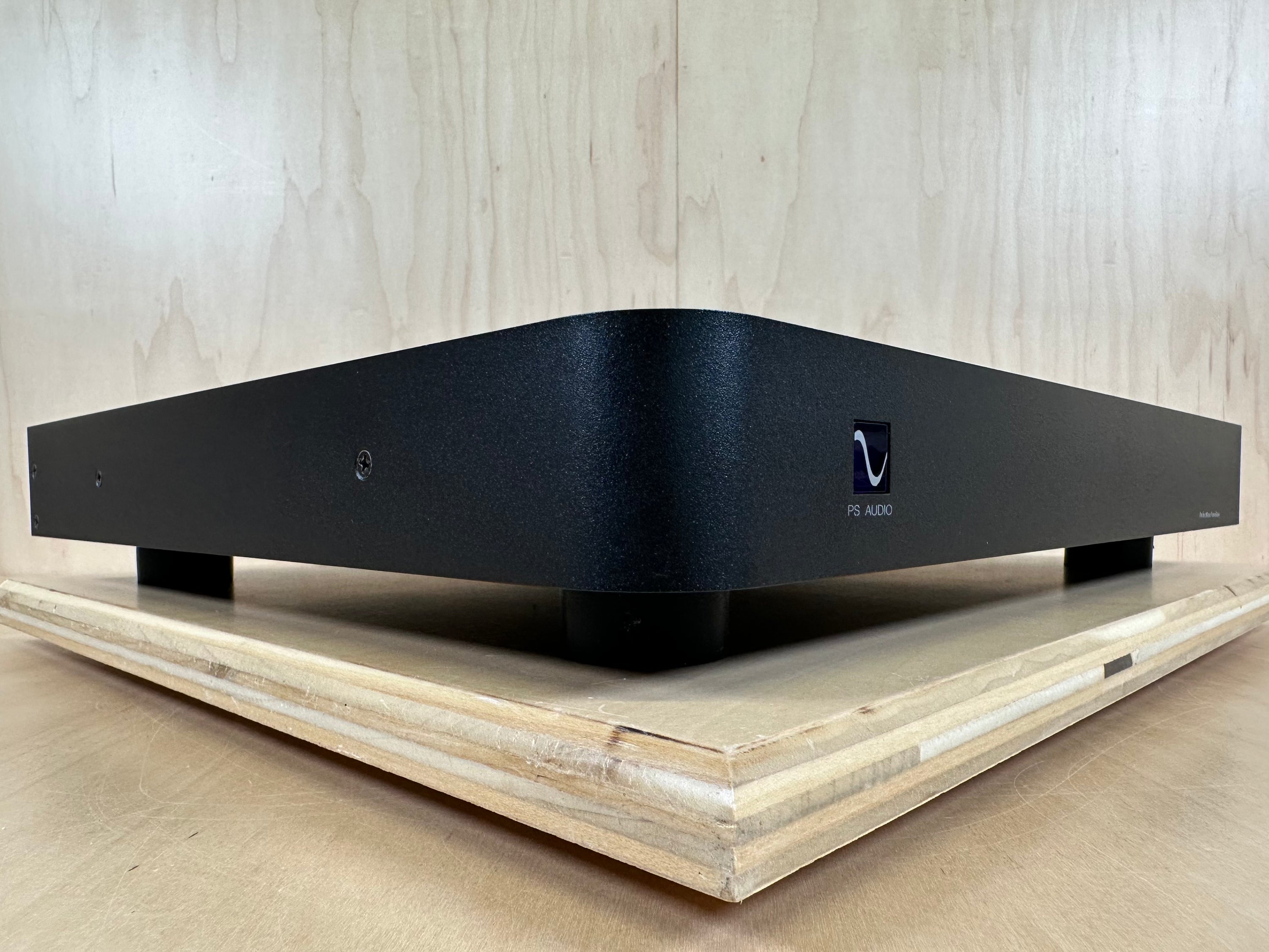 PS Audio PerfectWave PowerBase w/Factory Box