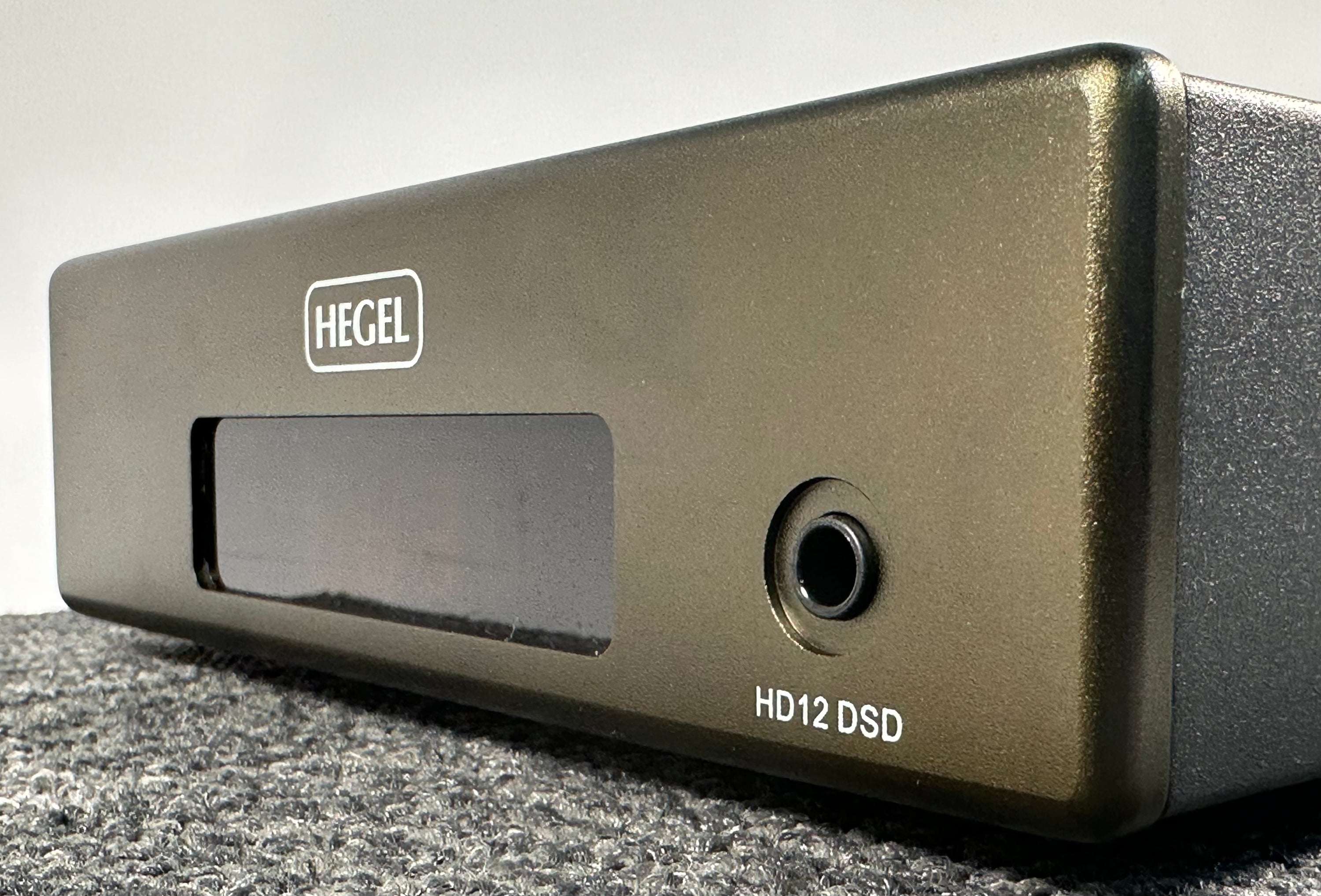 Hegel HD12 DSD DAC w/Remote