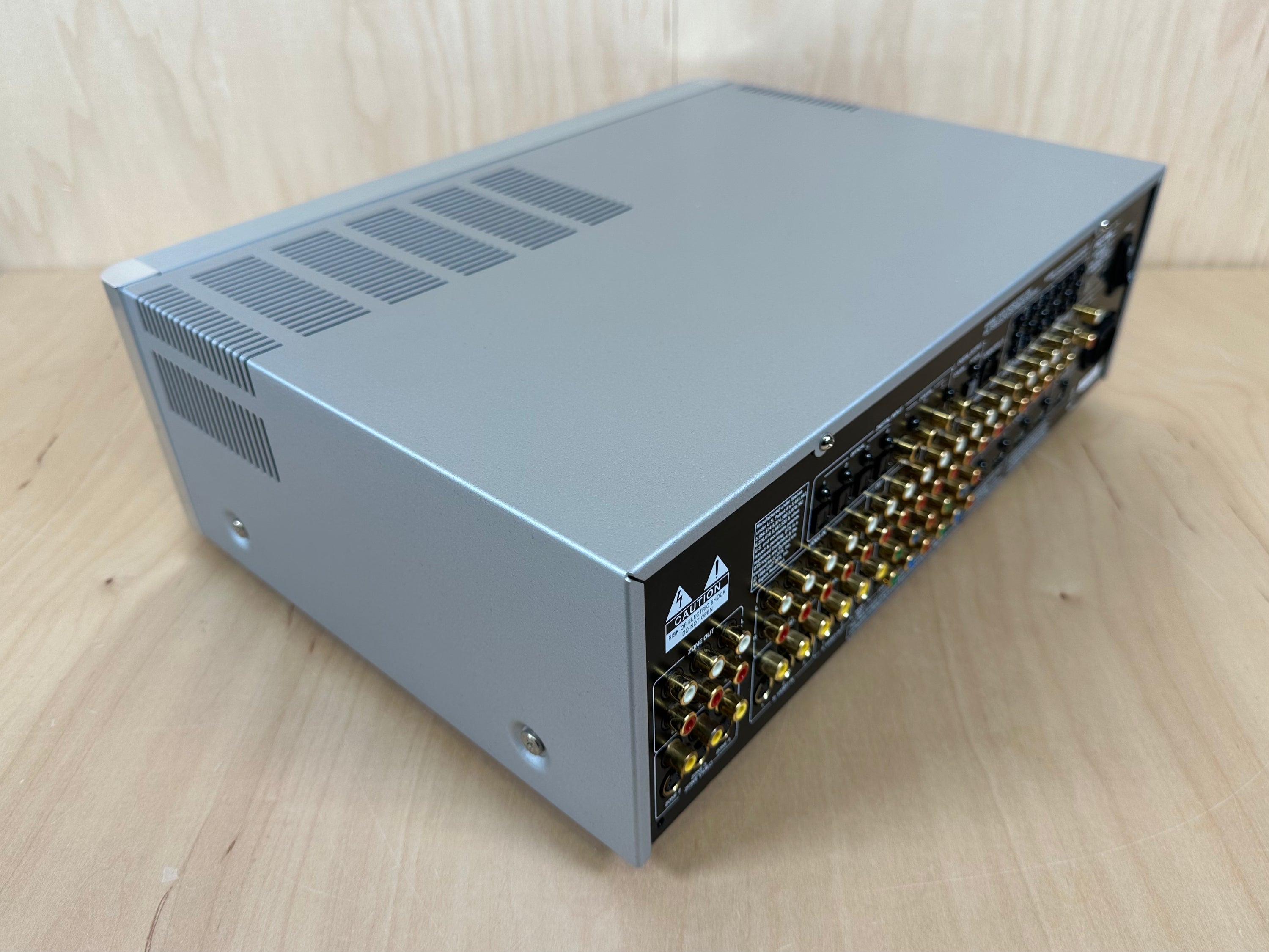 Rotel RSP-1570 Preamplifier Surround Sound Processor w/Remote and Box