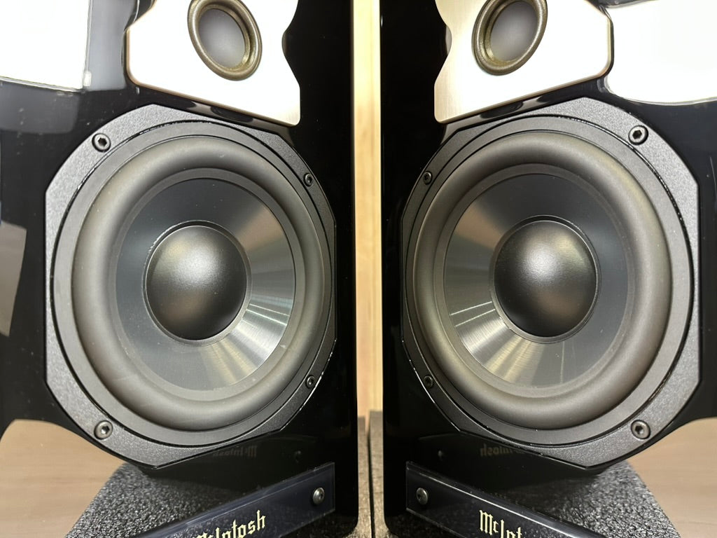 Mcintosh XR50 Bookshelf Speakers w/Factory Boxes