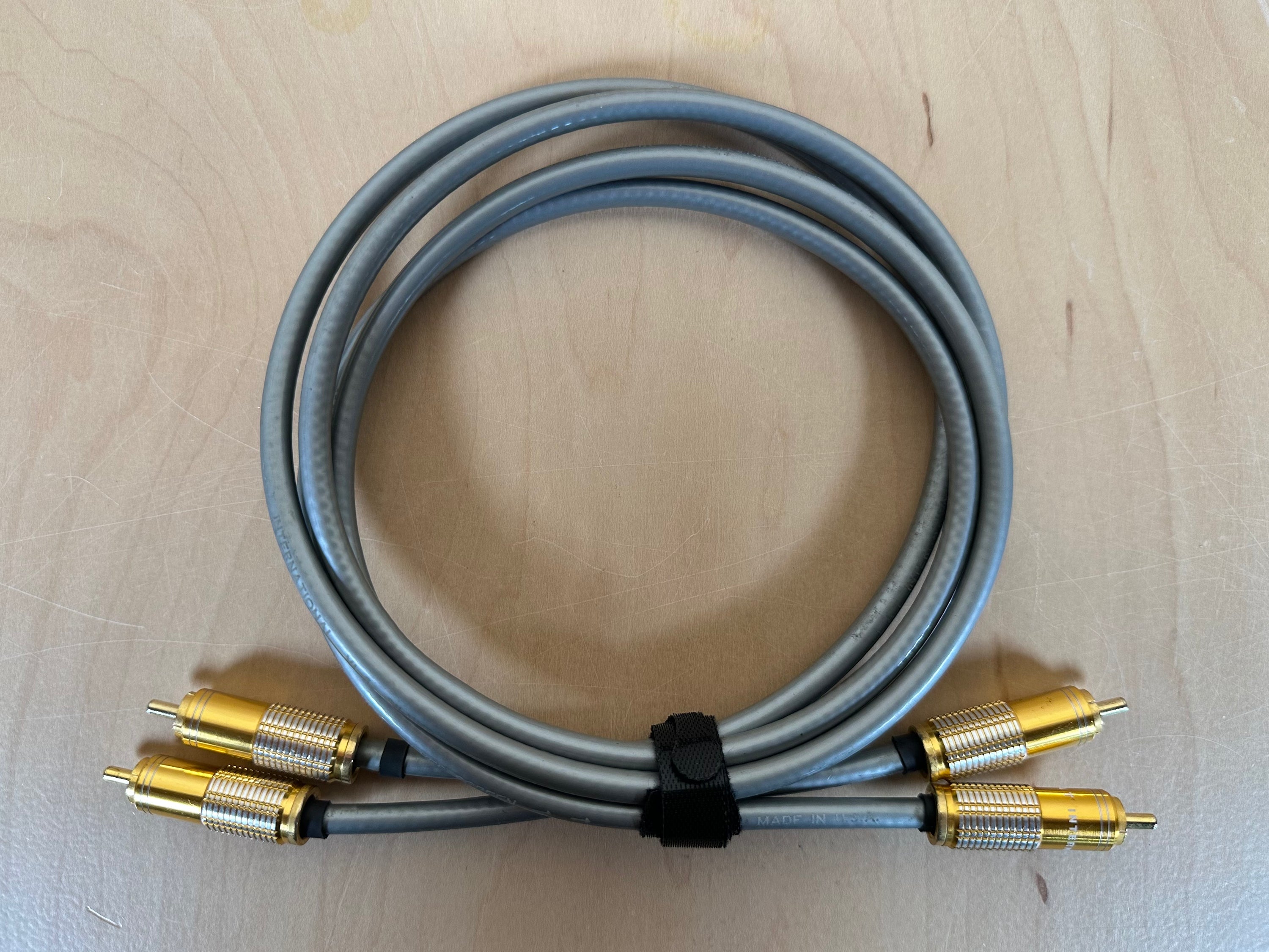 LAT International V1-6 Silver Screen RCA Interconnects 1 meter