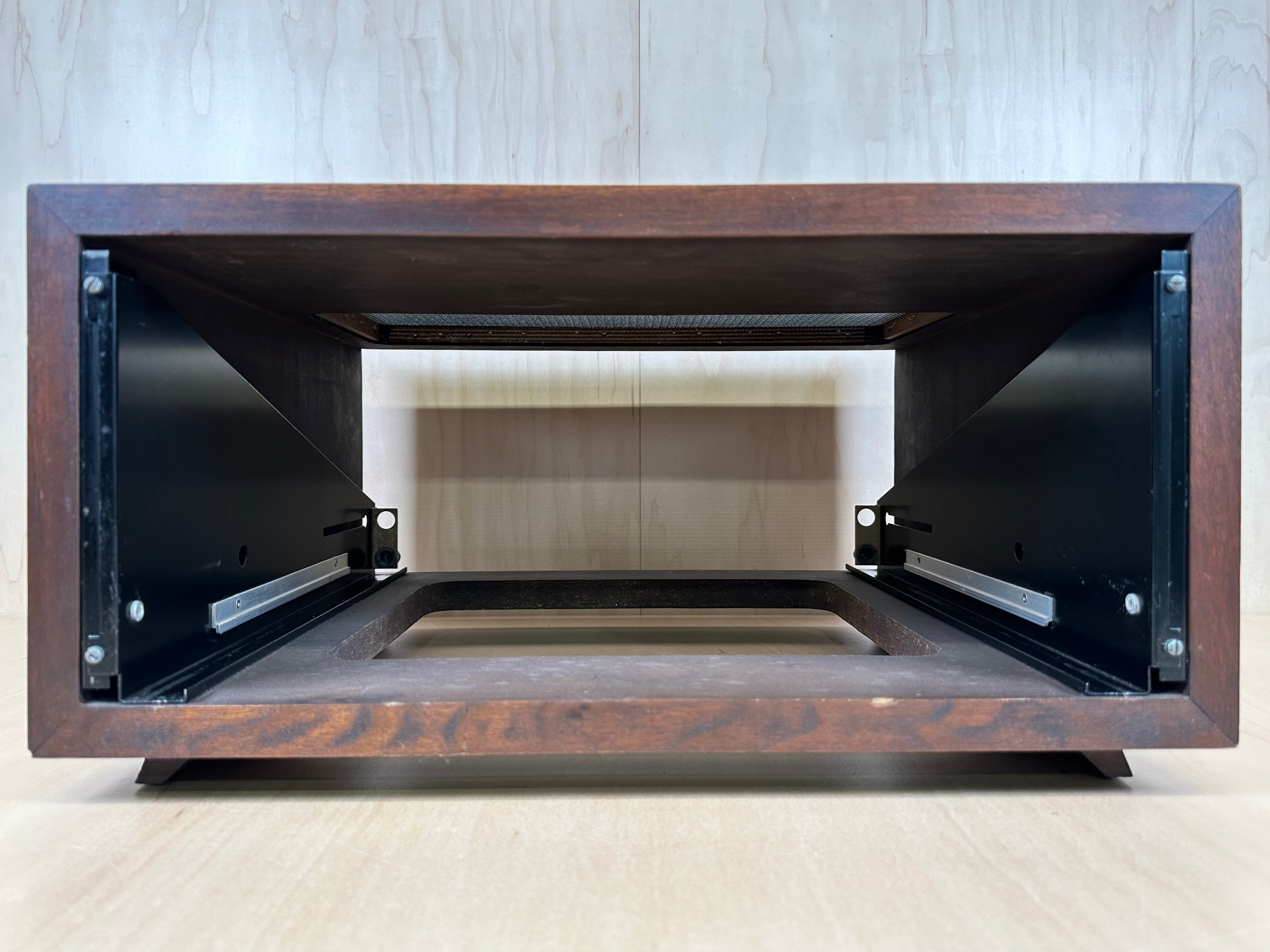 Mcintosh L21 Cabinet w/Panlocs and Slant Legs
