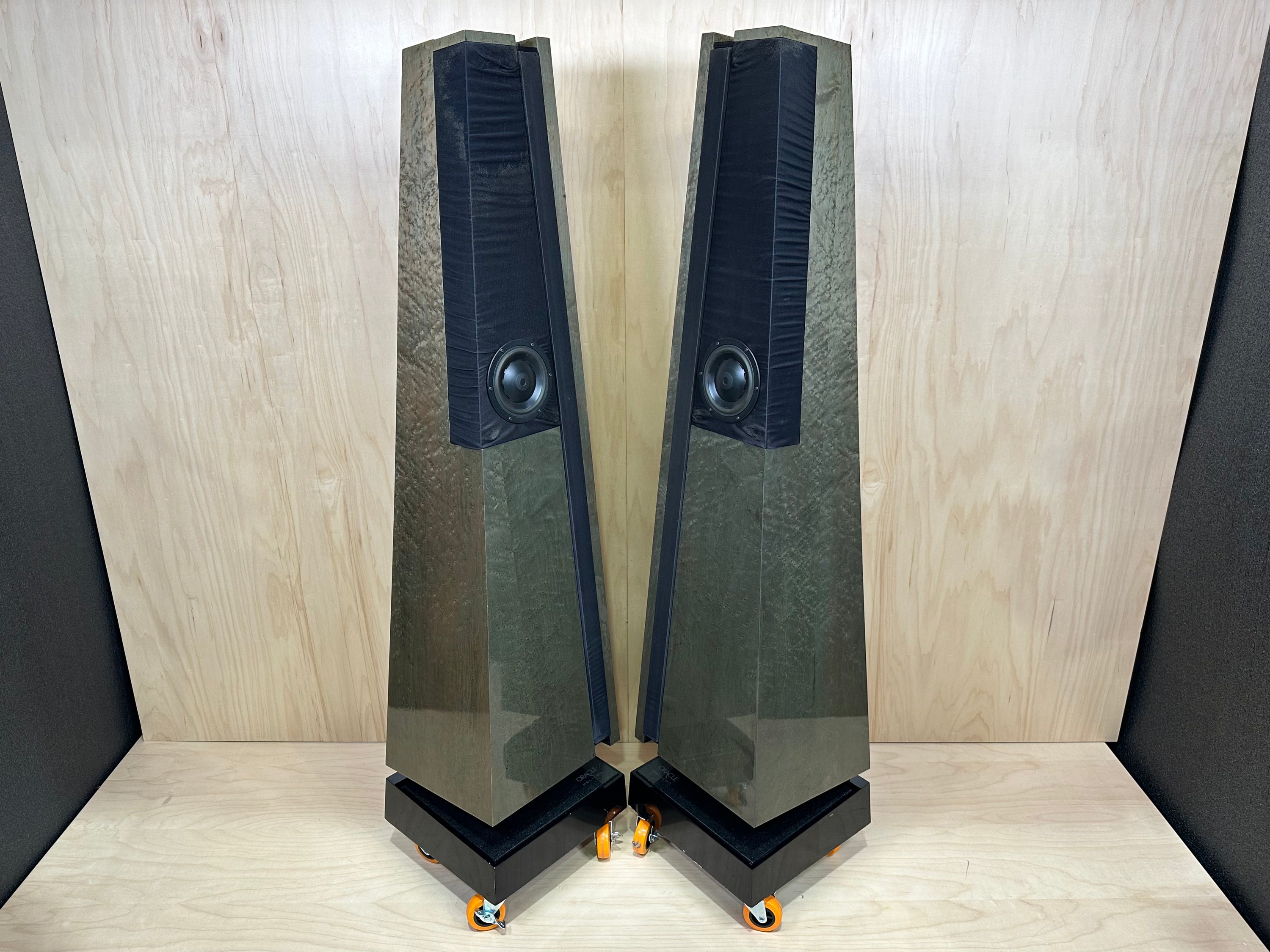 Oracle Helicon Tower Speakers