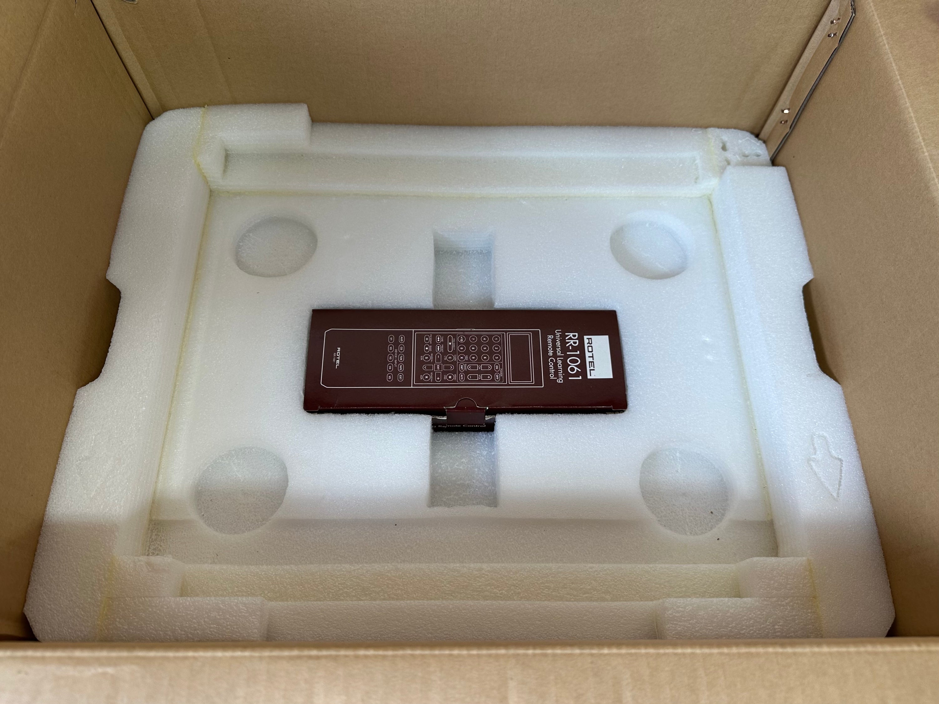 Rotel RSP-1570 Preamplifier Surround Sound Processor w/Remote and Box