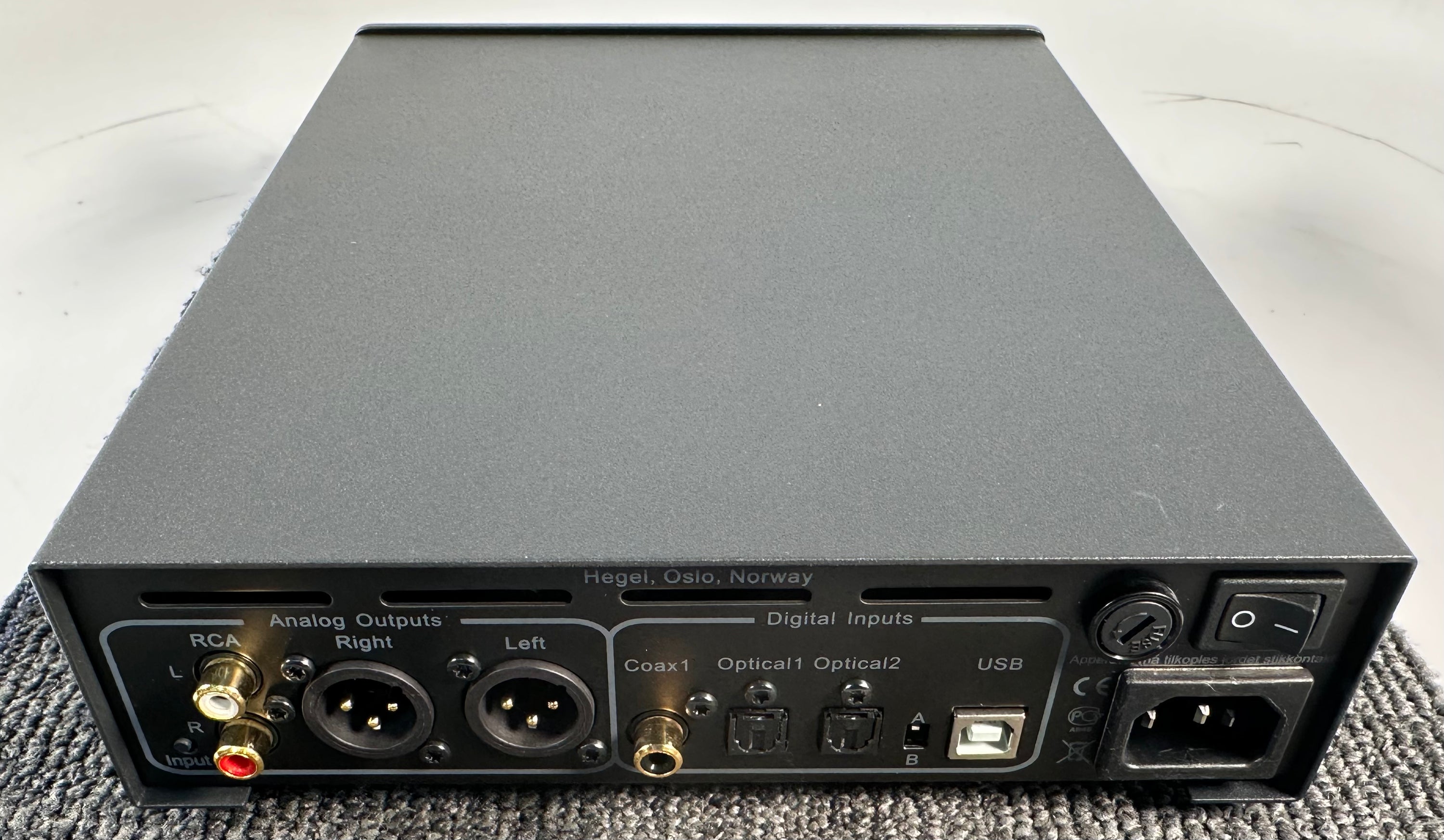 Hegel HD12 DSD DAC w/Remote