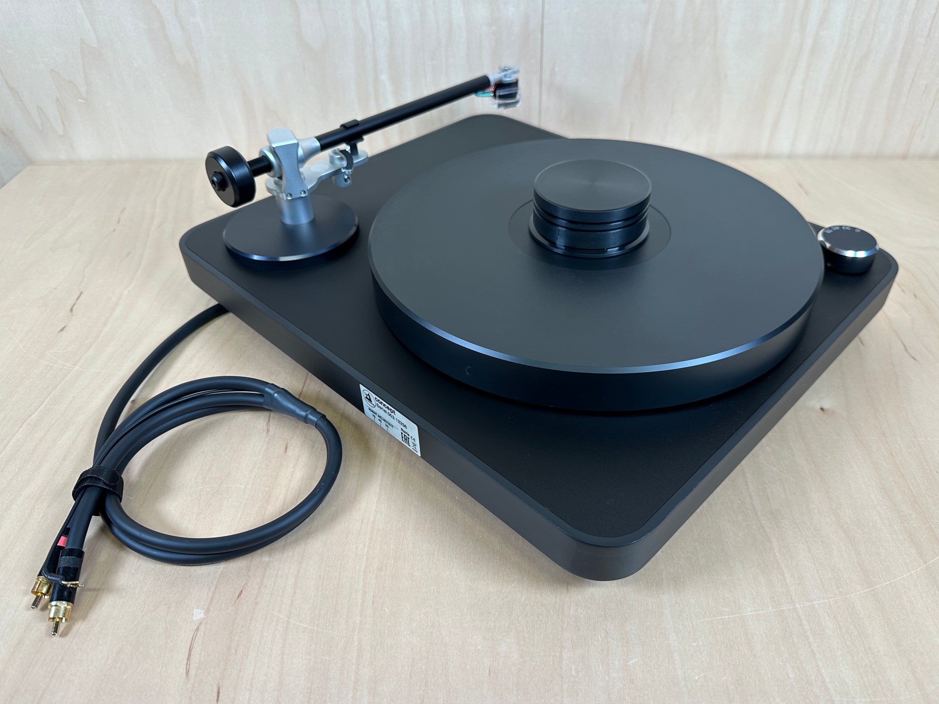 Clearaudio Concept Black Turntable w/Performer V2 Cartridge & MCRU Linear Power Supply and Dust Cover