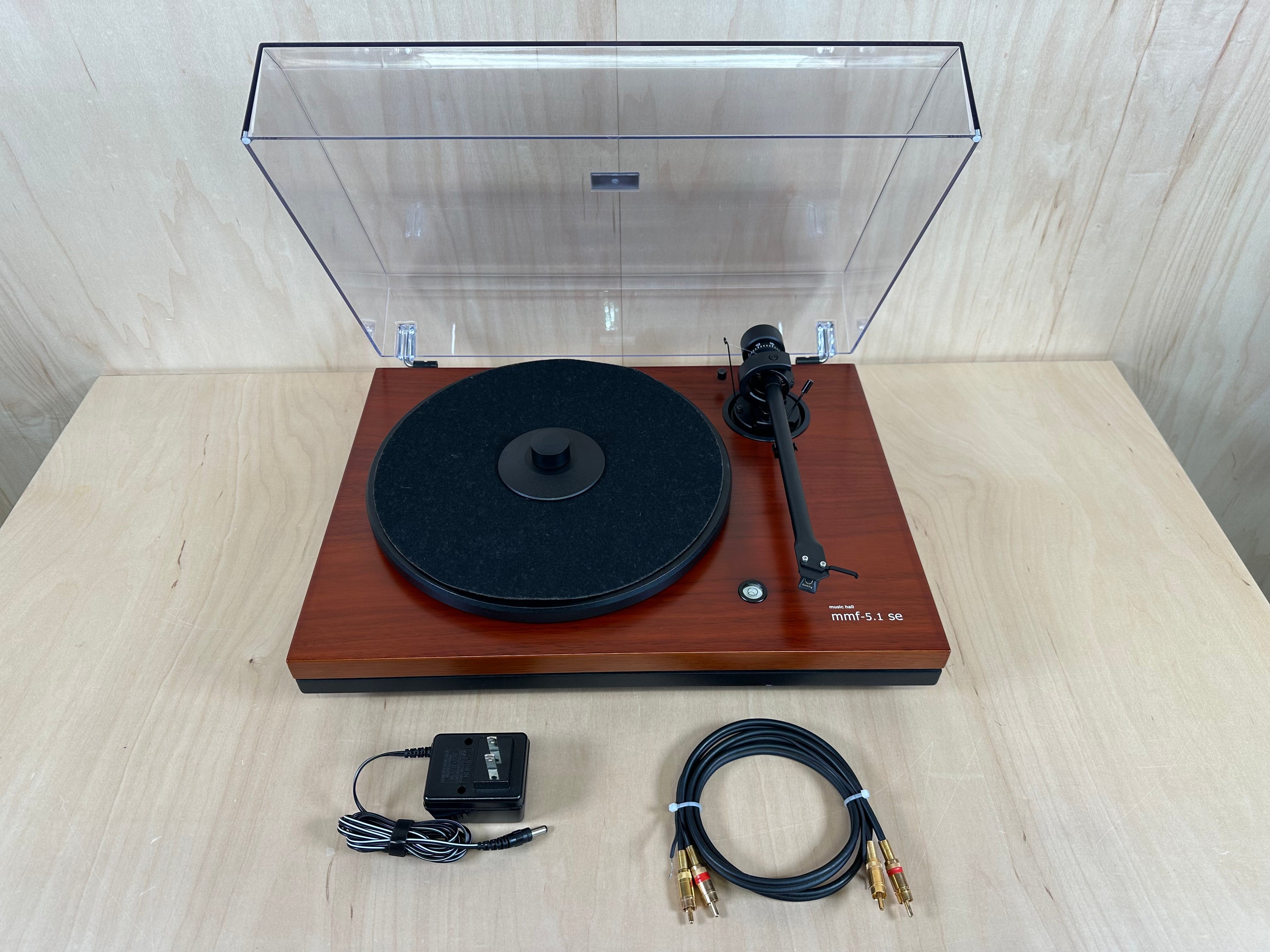Music Hall mmf-5.1 SE Turntable w/Goldring 1022GX Cartridge