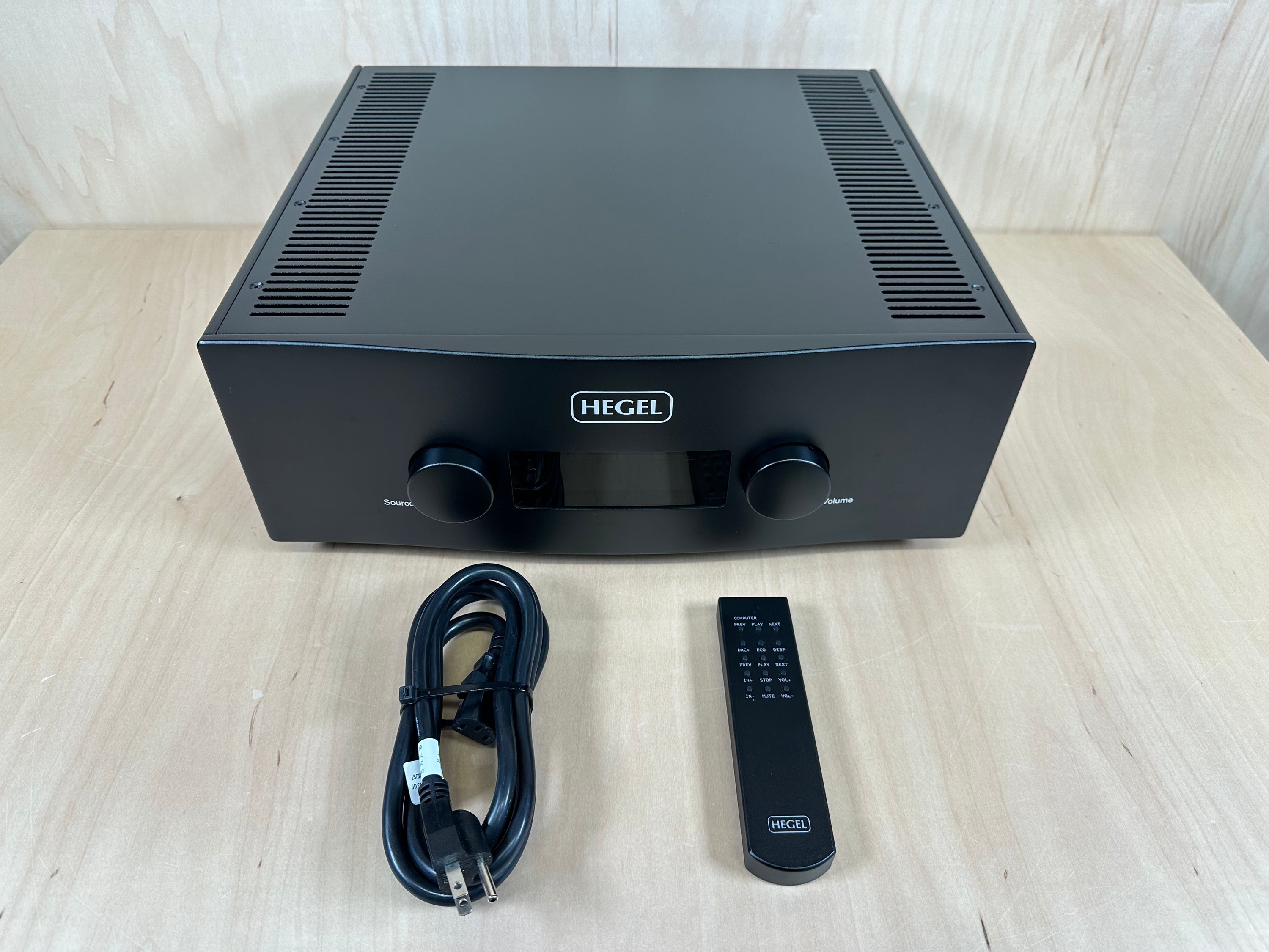 Hegel H590 Flagship Integrated Amp w/Remote and Original Box