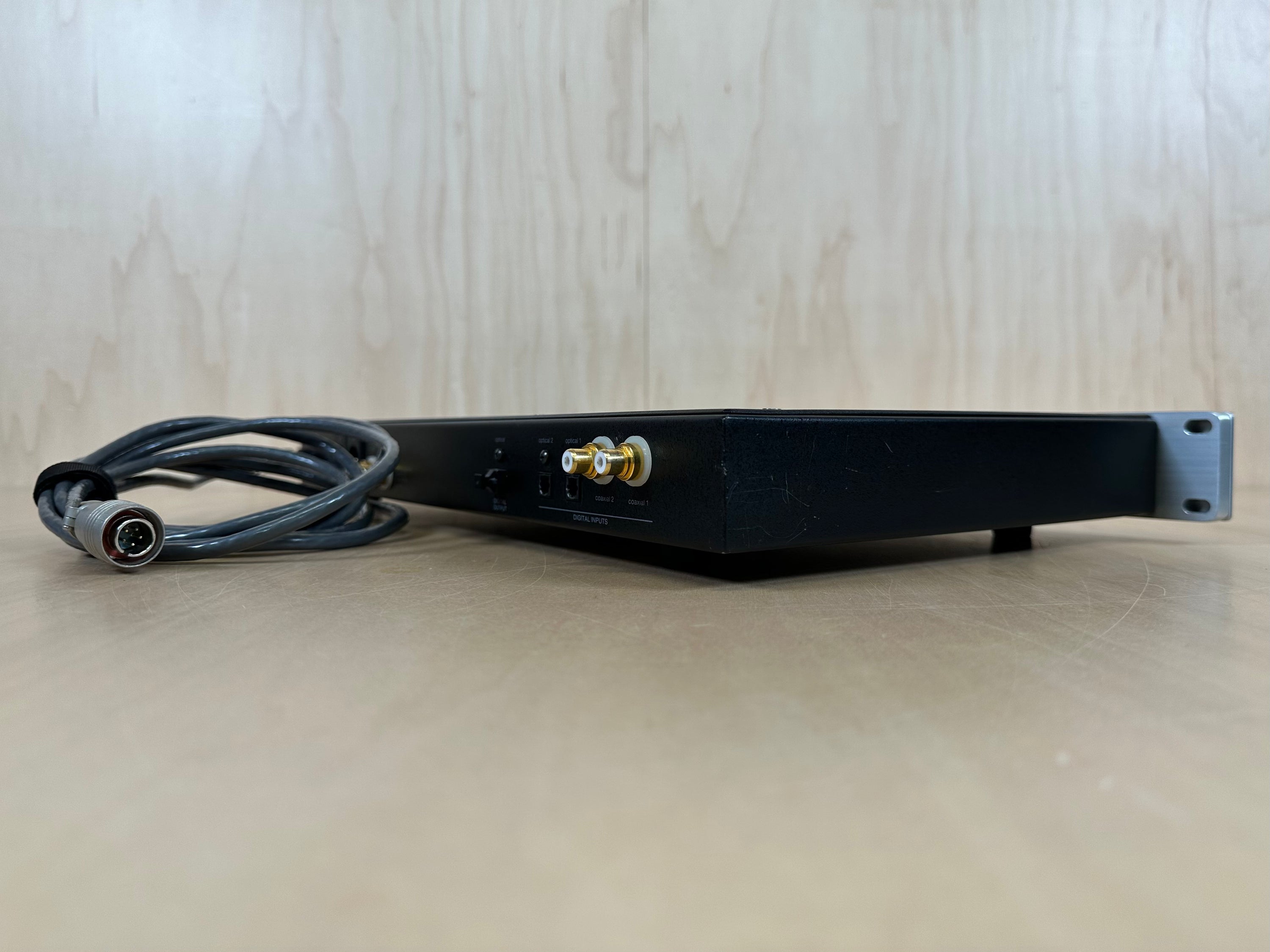 Threshold DAC 1/e Digital Processor DAC Silver w/Power Supply