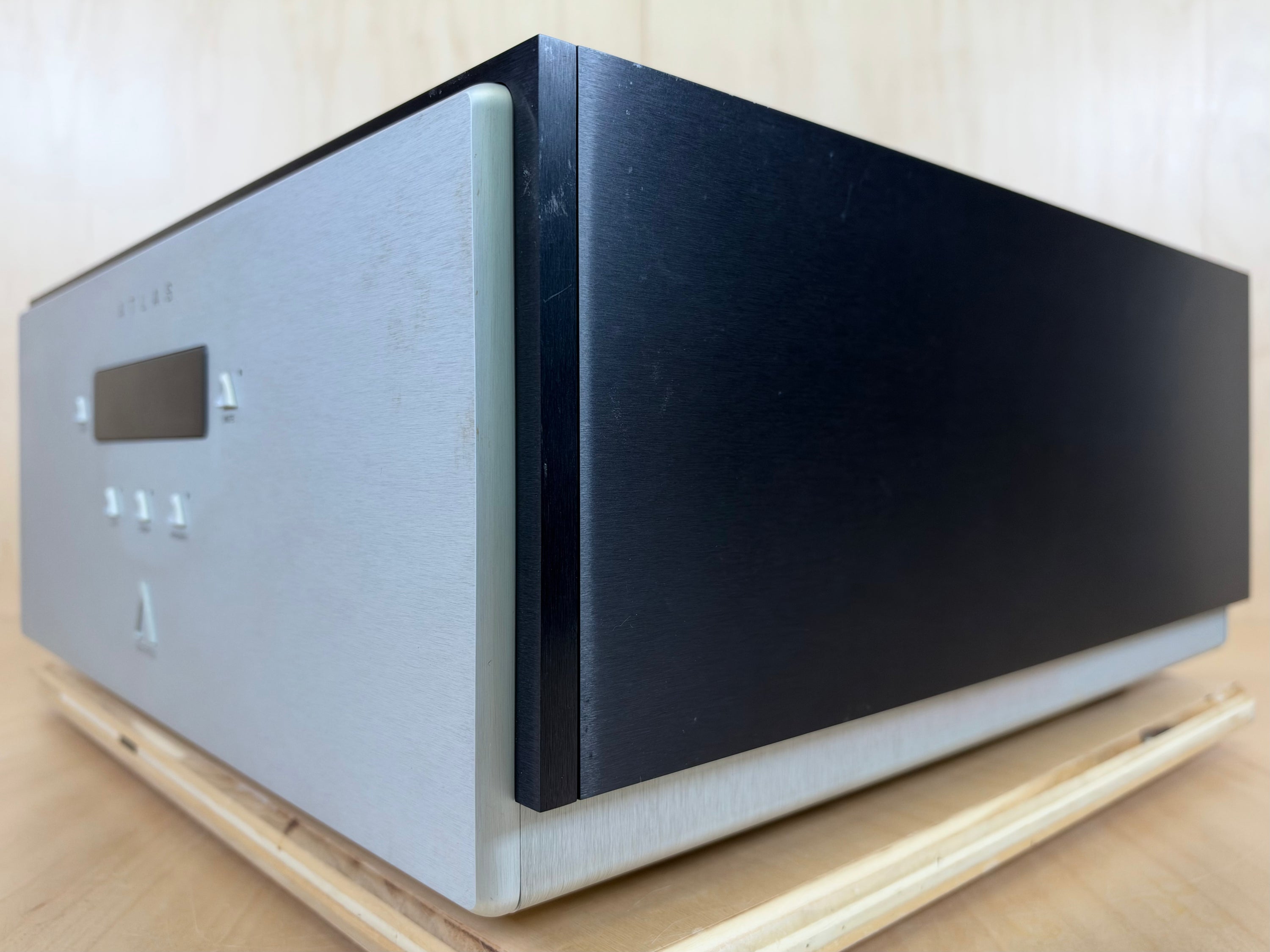 Aesthetix Atlas Signature Stereo Power Amplifier