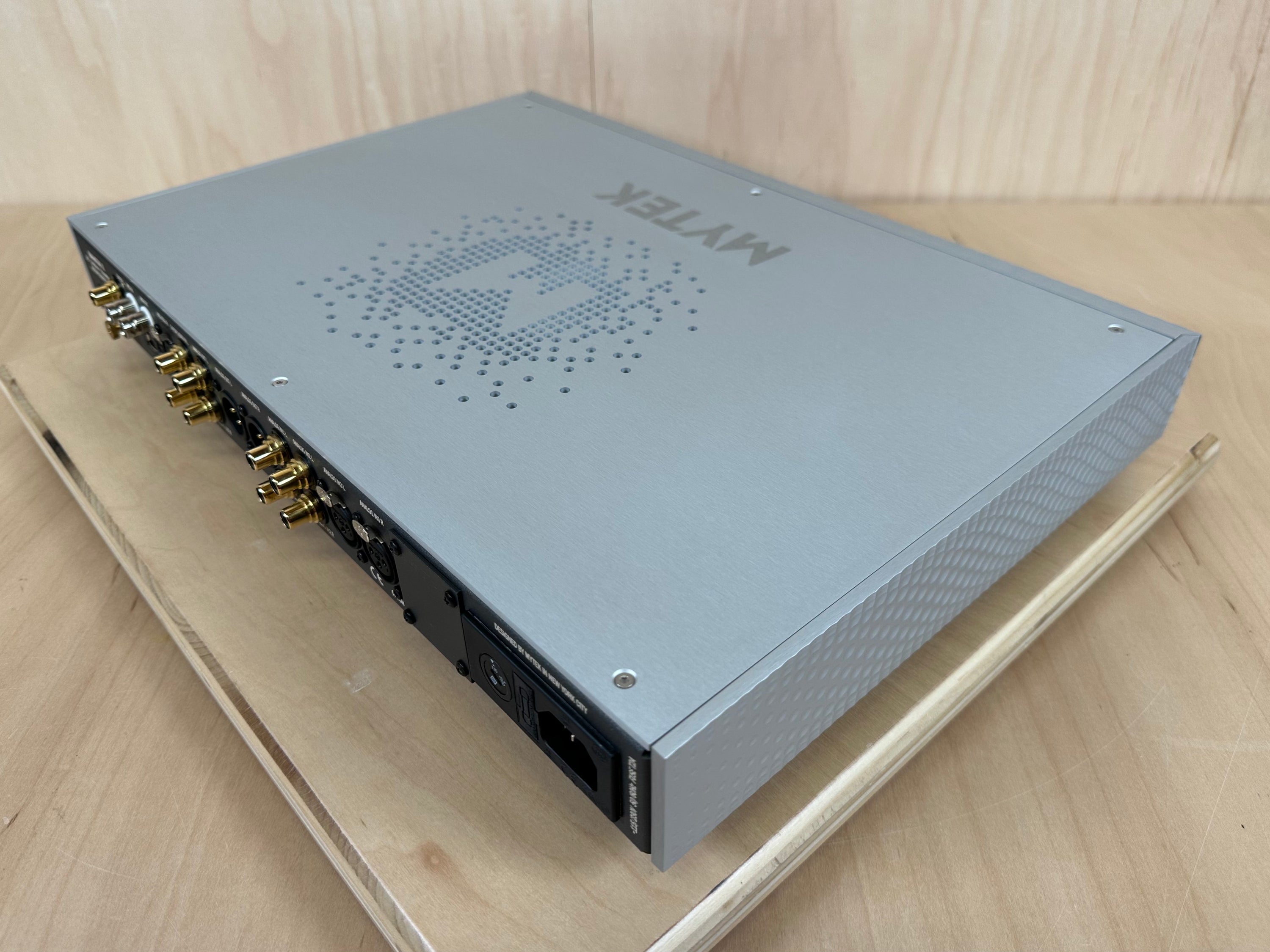 MYTEK Manhattan II DAC - Preamplifier - Headphone amp w/New LED Display