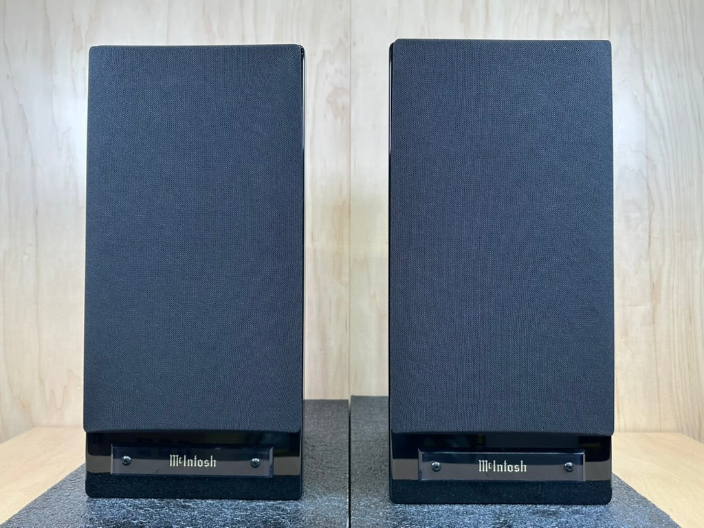 Mcintosh XR50 Bookshelf Speakers w/Factory Boxes