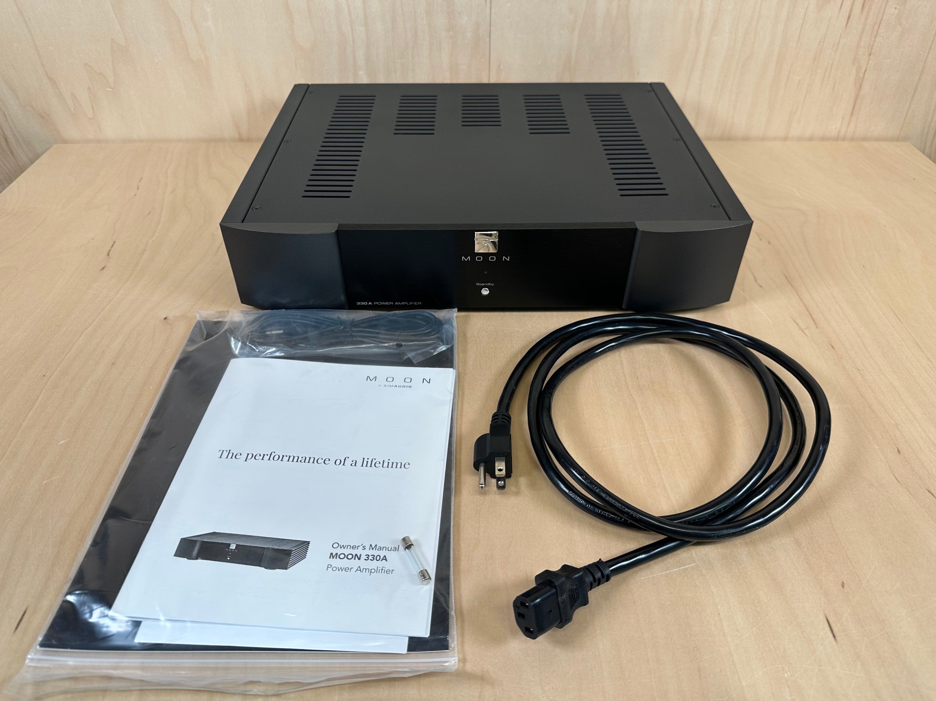 Simaudio Moon 330A Power Amplifier w/Original Box