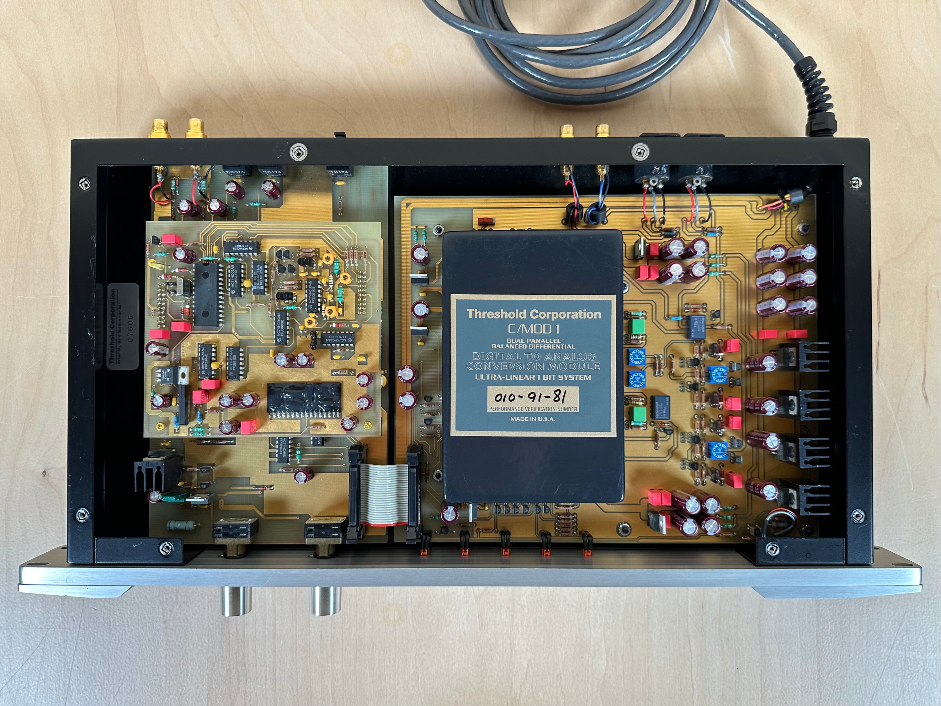 Threshold DAC 1/e Digital Processor DAC Silver w/Power Supply