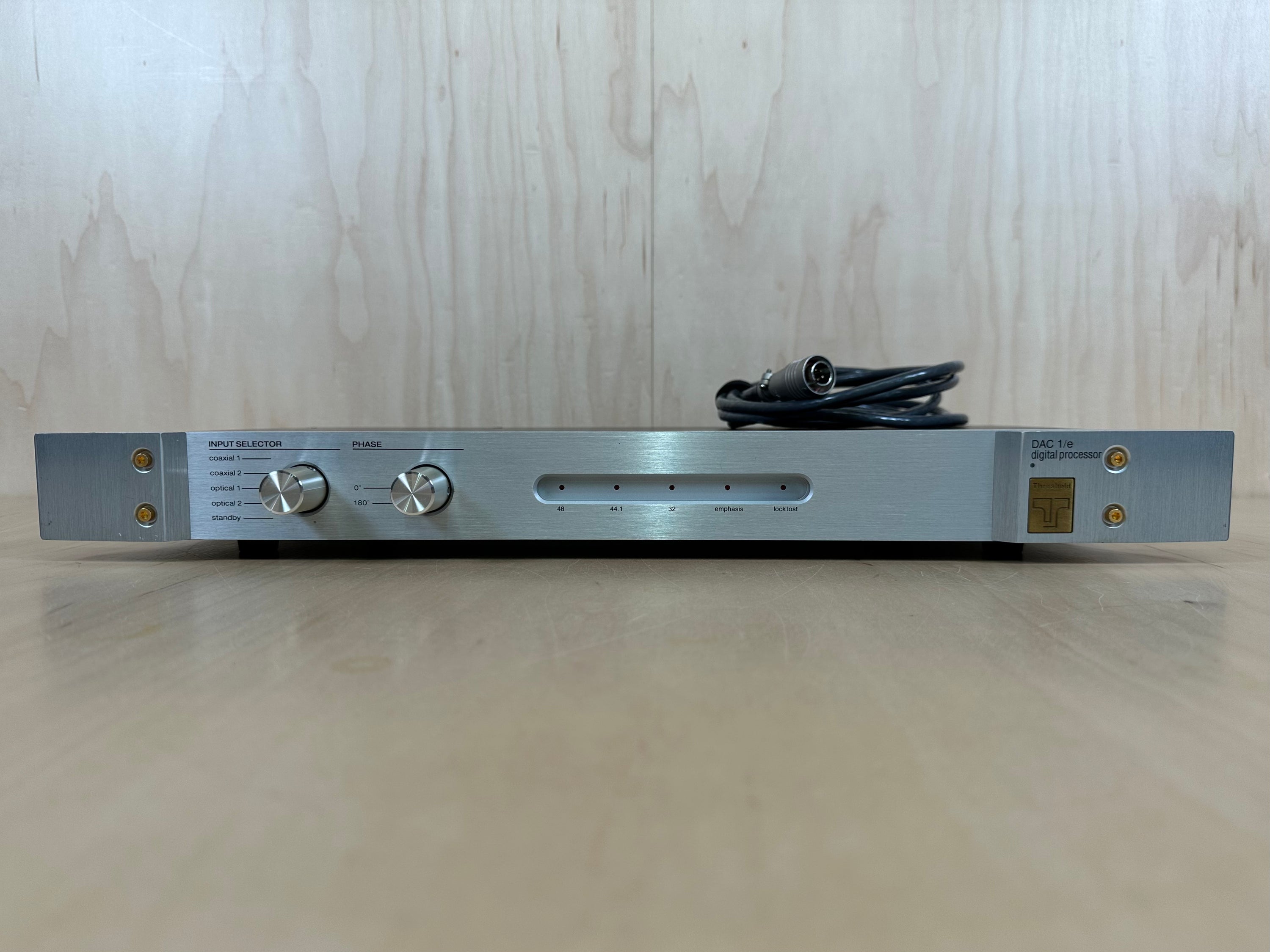 Threshold DAC 1/e Digital Processor DAC Silver w/Power Supply