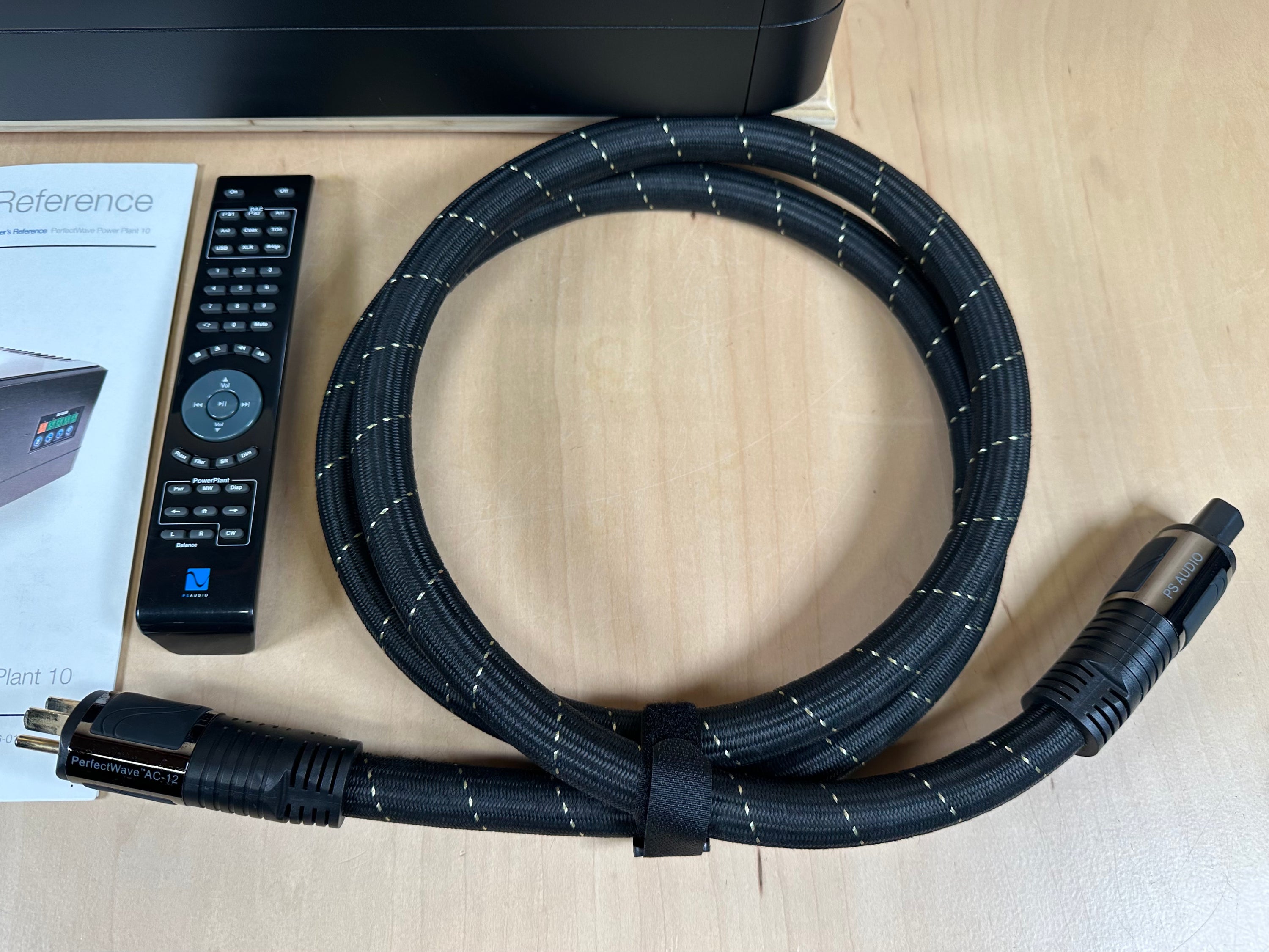 PS Audio PerfectWave Power Plant 10 w/Remote & 2M PW AC-12 Power Cable