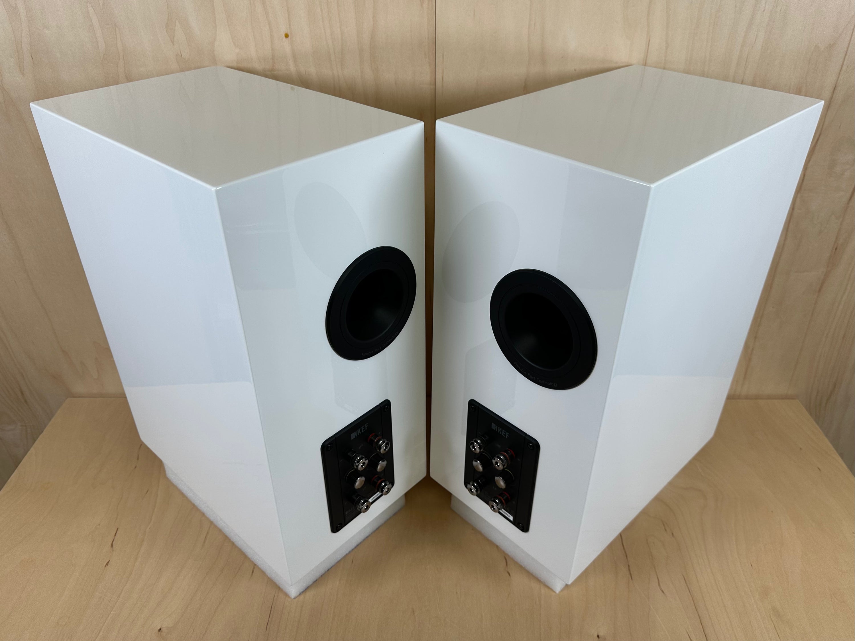 KEF R3 Speakers in Gloss White (NOT META)