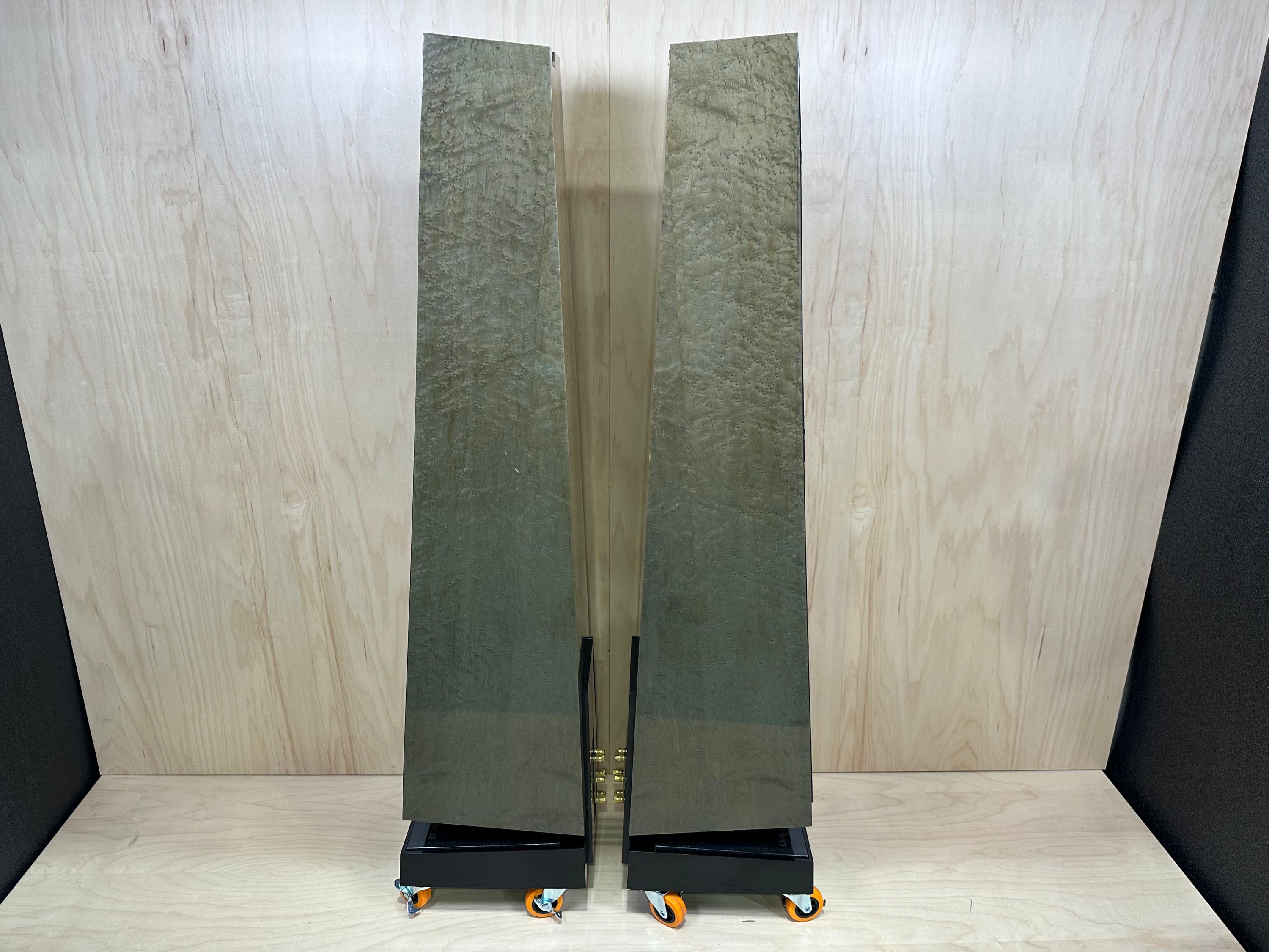 Oracle Helicon Tower Speakers