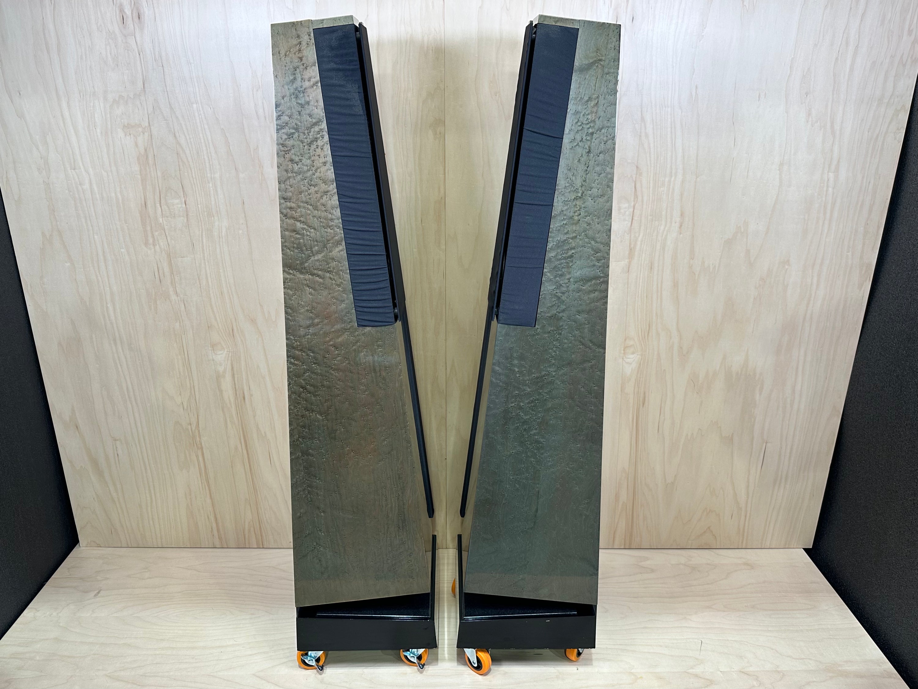 Oracle Helicon Tower Speakers