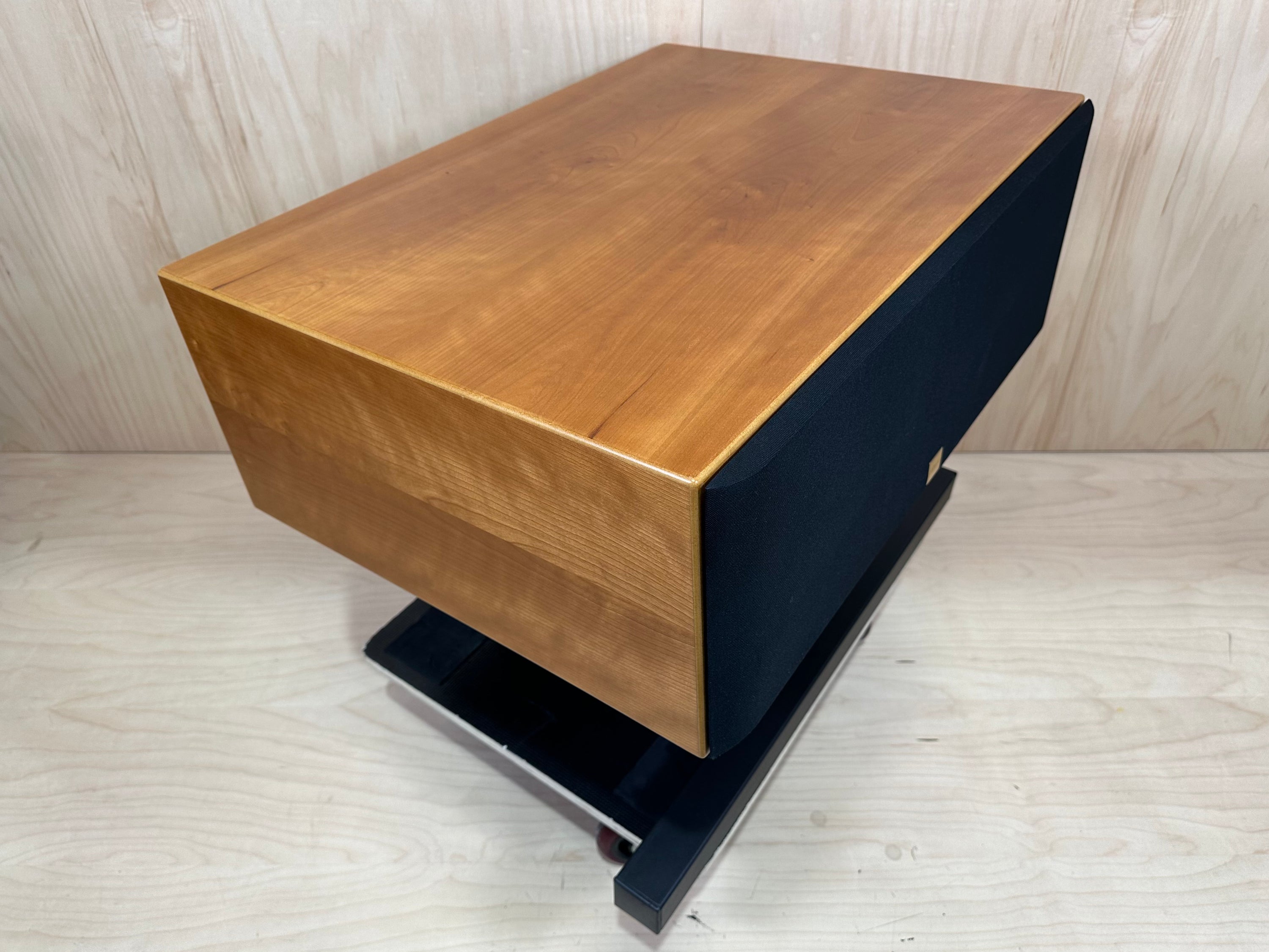 Aerial Acoustics CC5 Center w/Stand