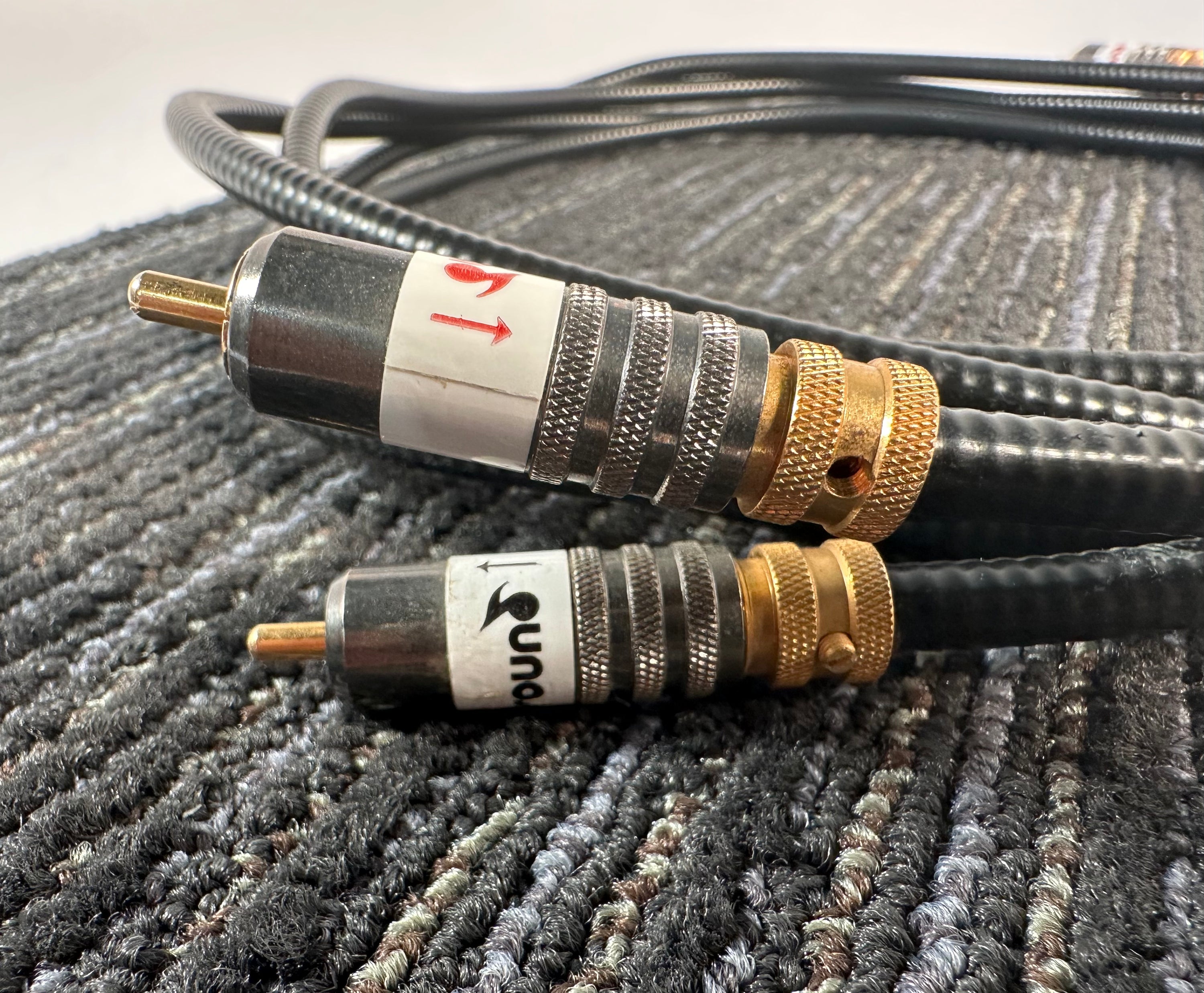 Millersound Interconnects w/Locking RCA Plugs  2 Meter Pair