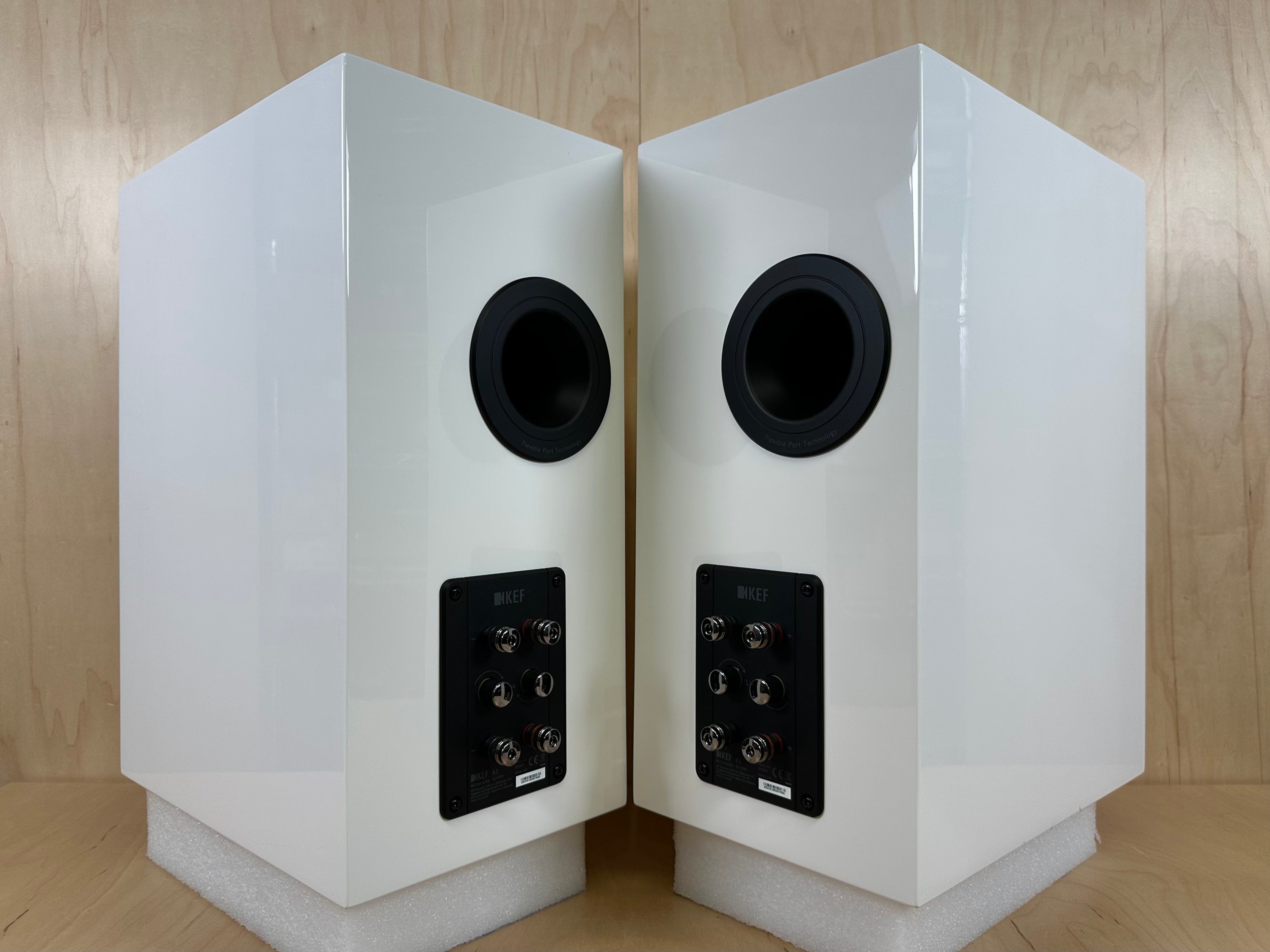 KEF R3 Speakers in Gloss White (NOT META)
