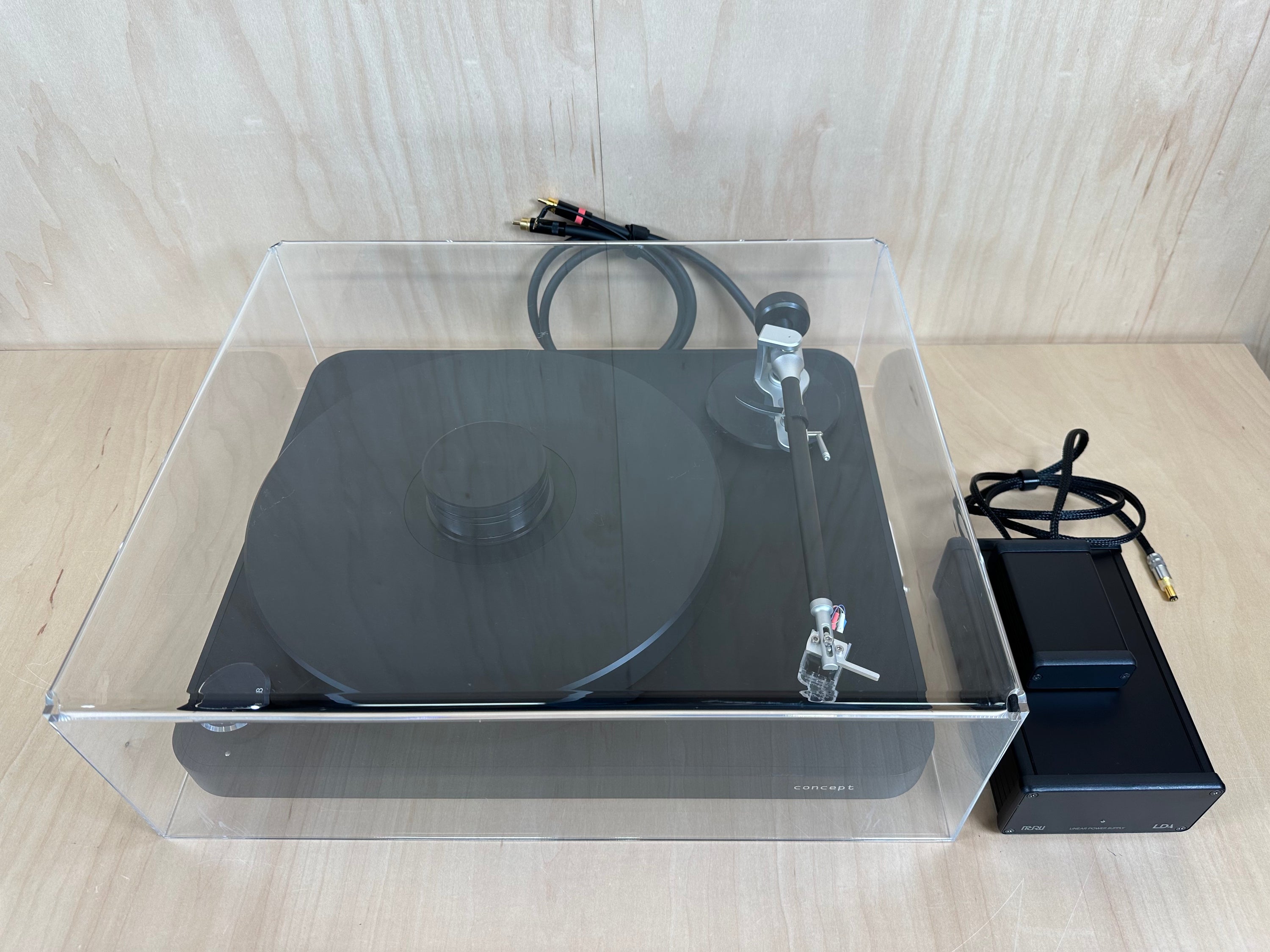 Clearaudio Concept Black Turntable w/Performer V2 Cartridge & MCRU Linear Power Supply and Dust Cover