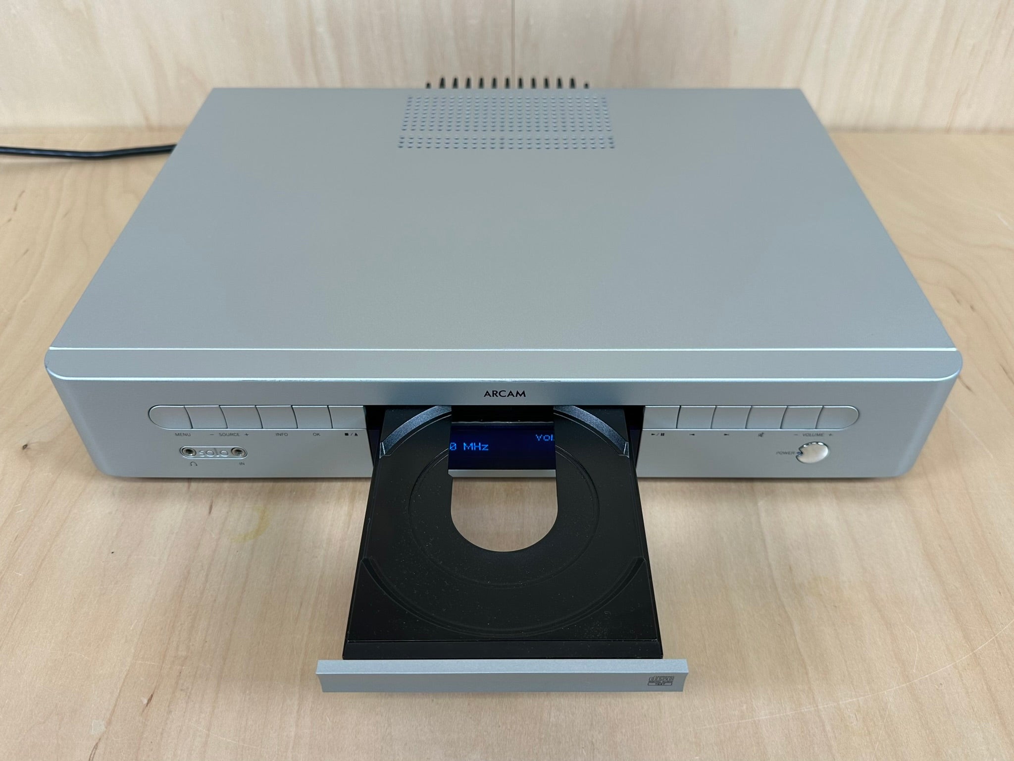 ARCAM Solo Music System AM/FM Receiver w/ Built in CD Player Orig Box