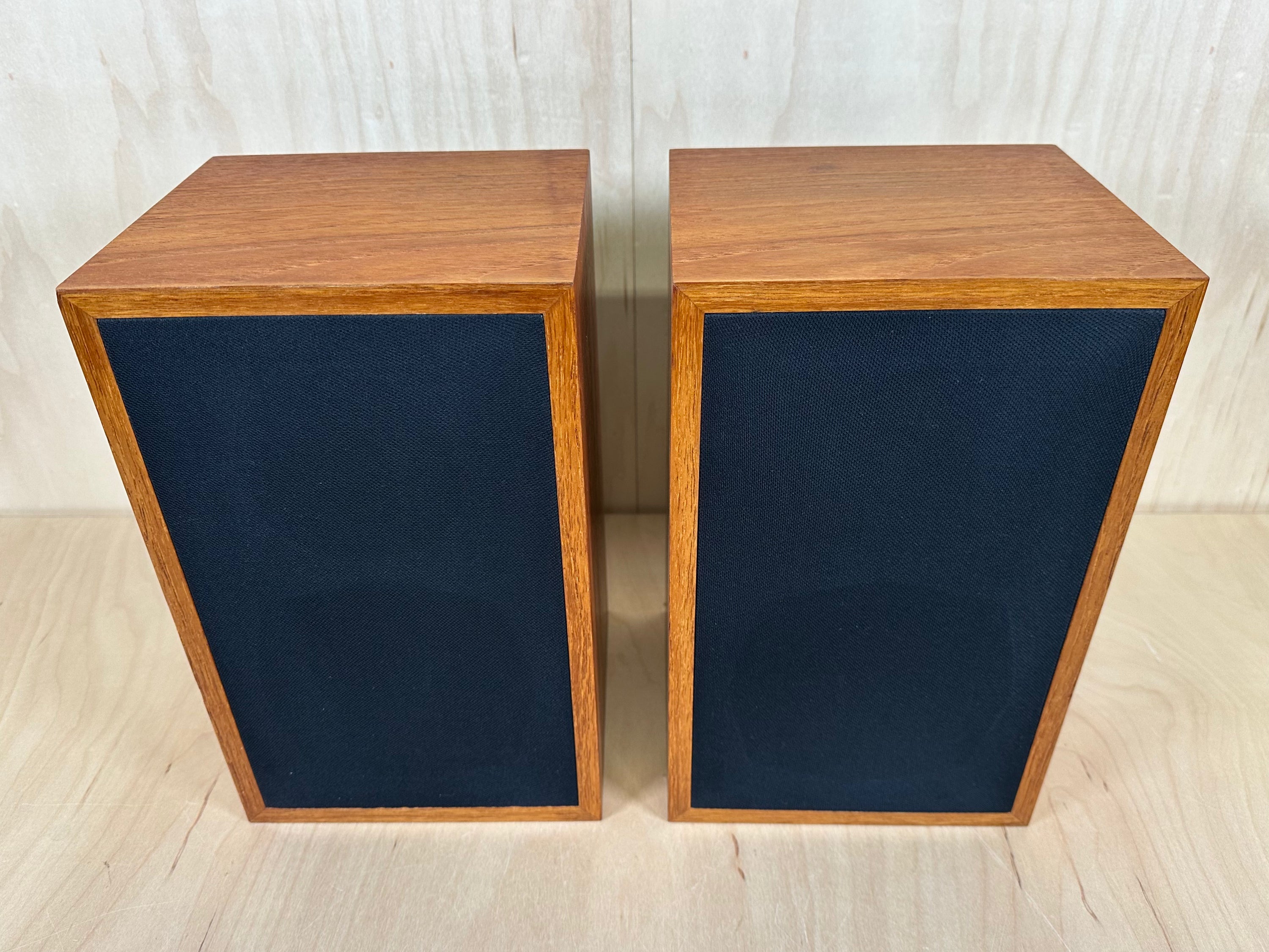 Linn Kan Speakers Bi-Wireable w/Consecutive Serial Numbers