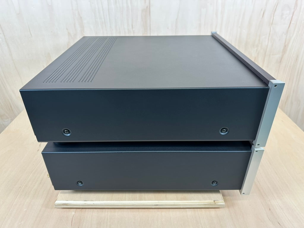 McIntosh C200 Preamplifier and Controller