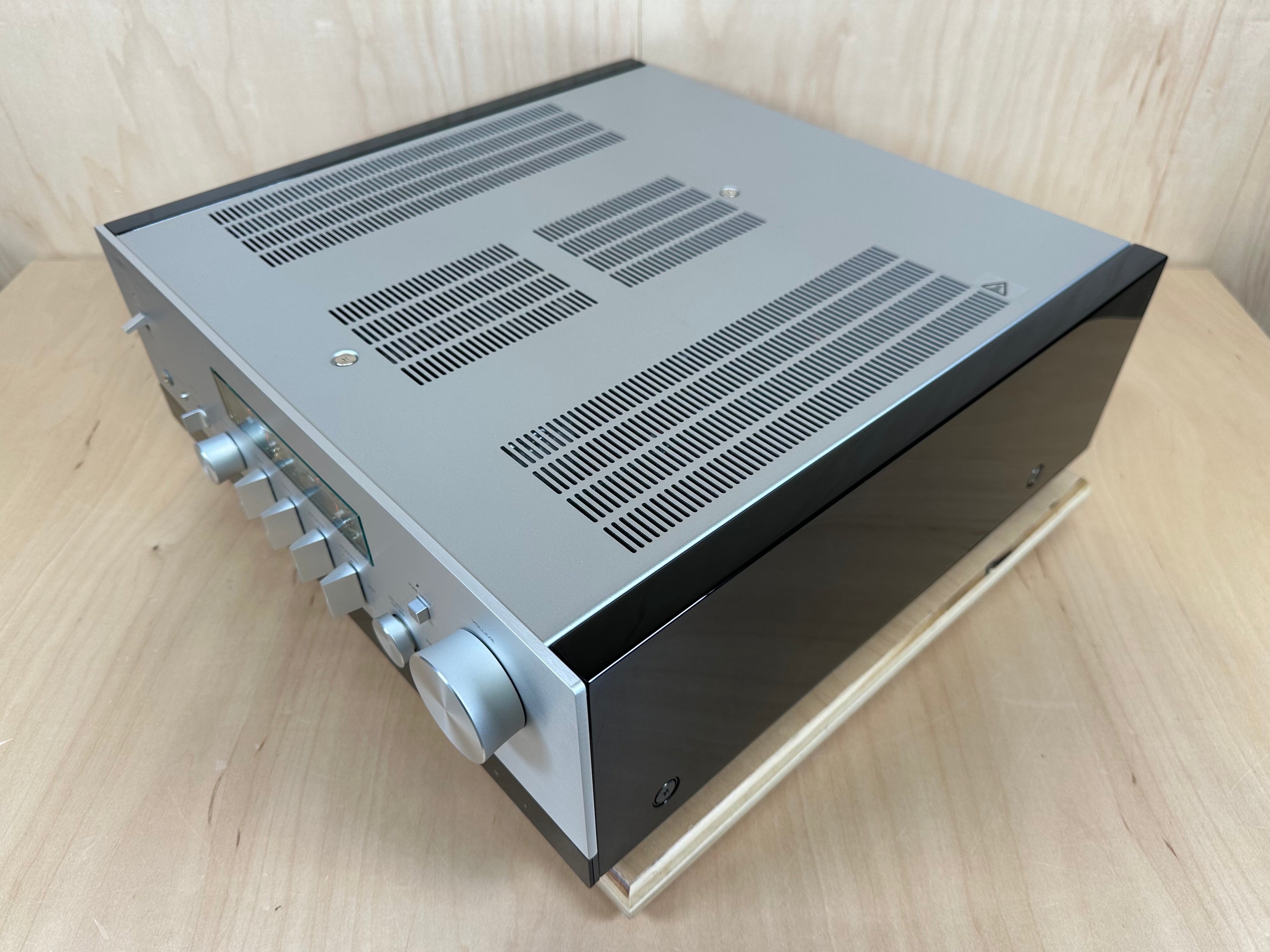 Yamaha R-N2000A Receiver