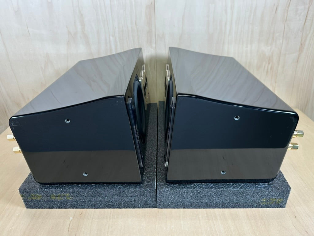 Mcintosh XR50 Bookshelf Speakers w/Factory Boxes