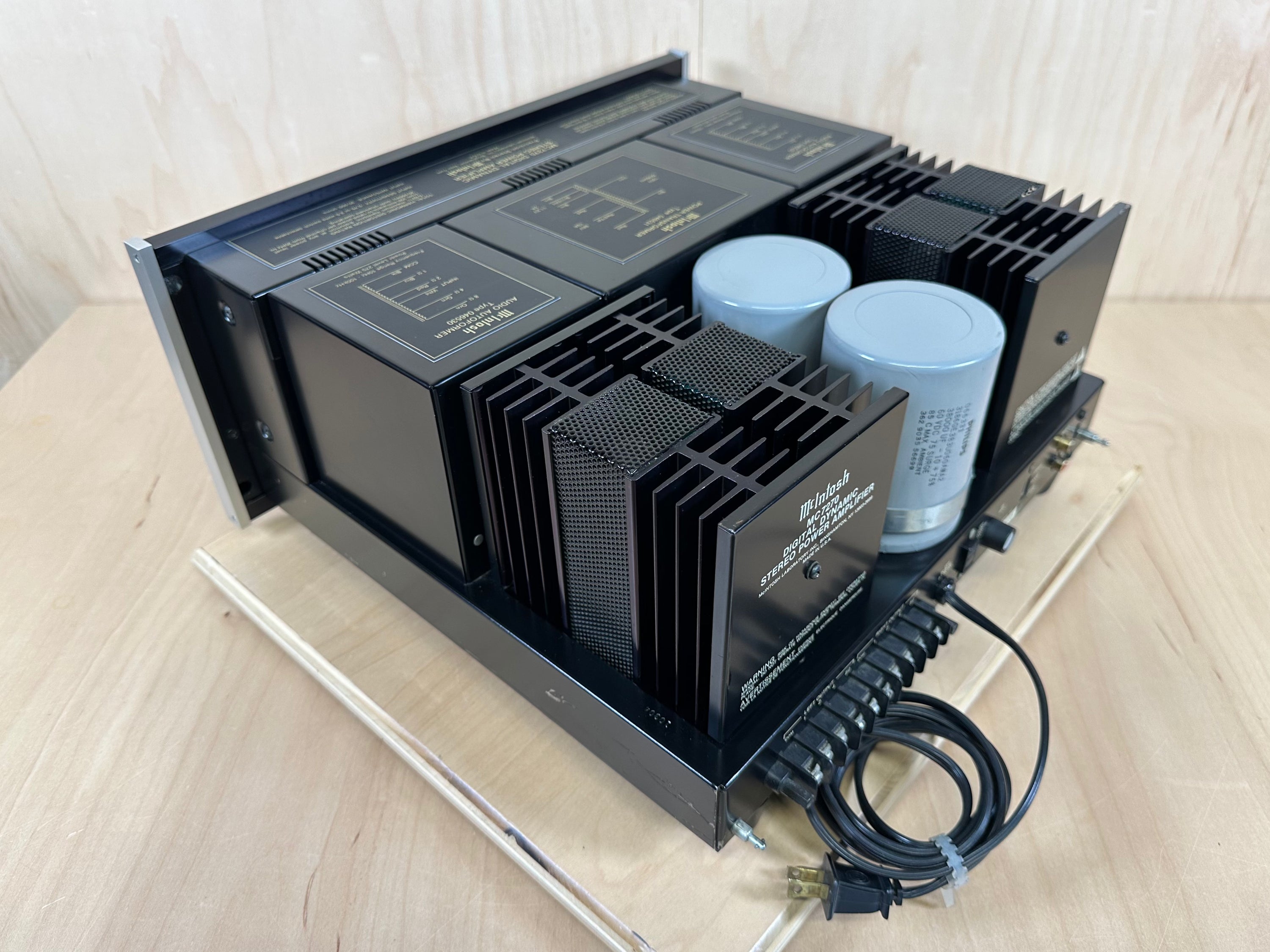 McIntosh MC7270 Digital Dynamic Stereo Power Amplifier