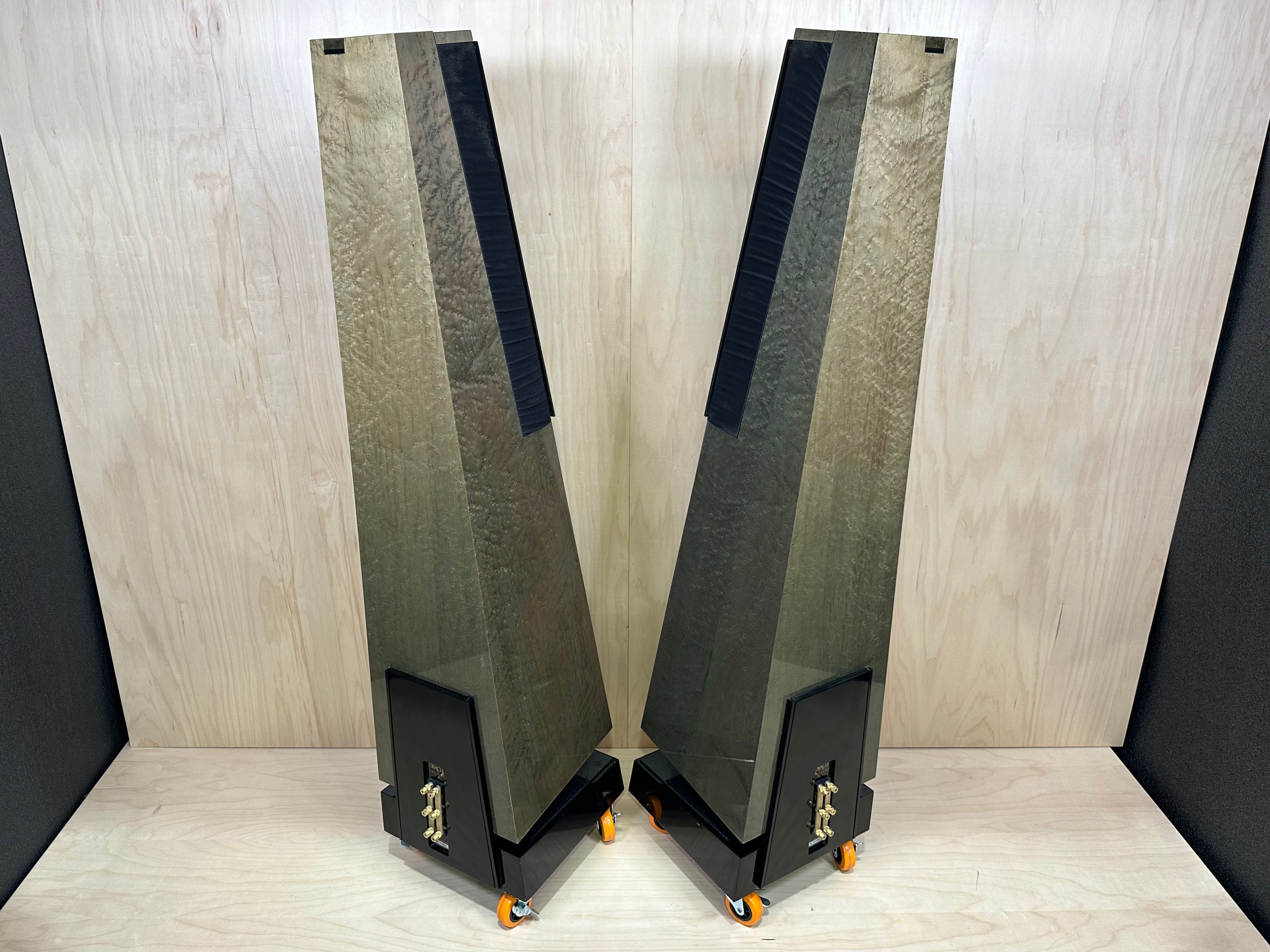 Oracle Helicon Tower Speakers