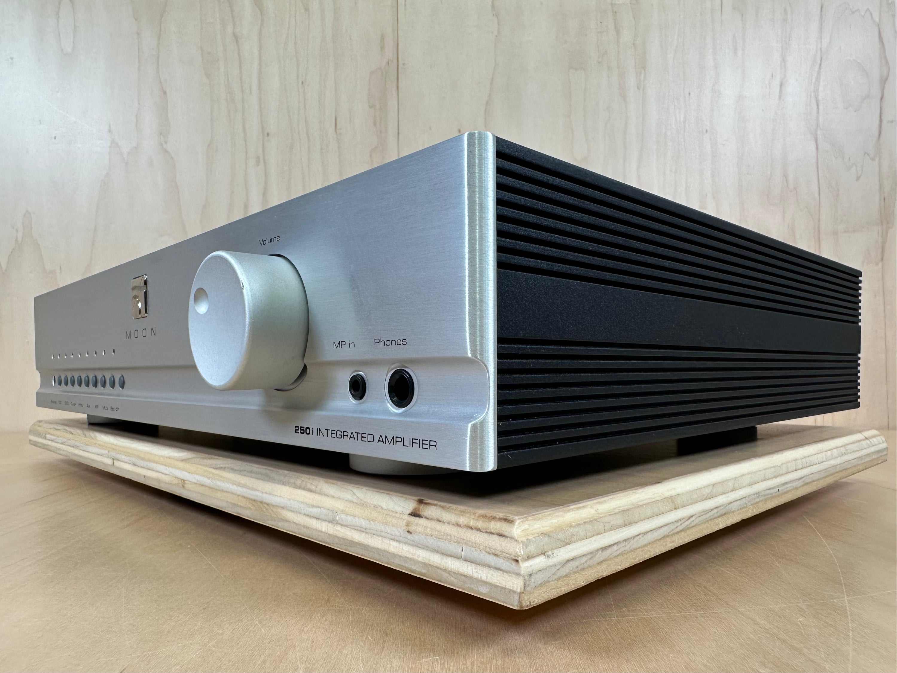 Simaudio Moon 250i Integrated Amplifier