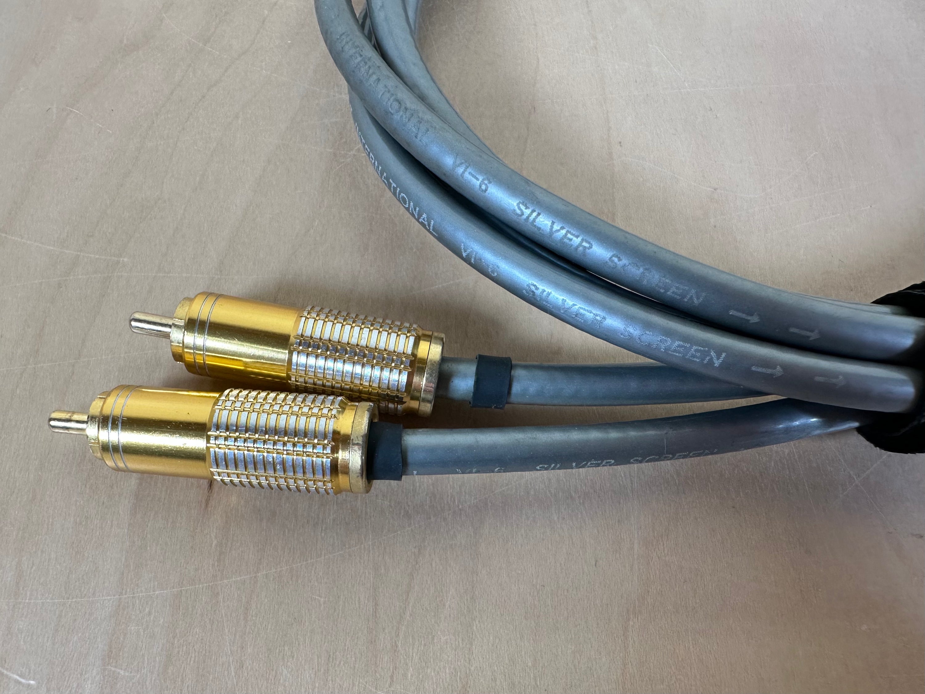 LAT International V1-6 Silver Screen RCA Interconnects 1 meter