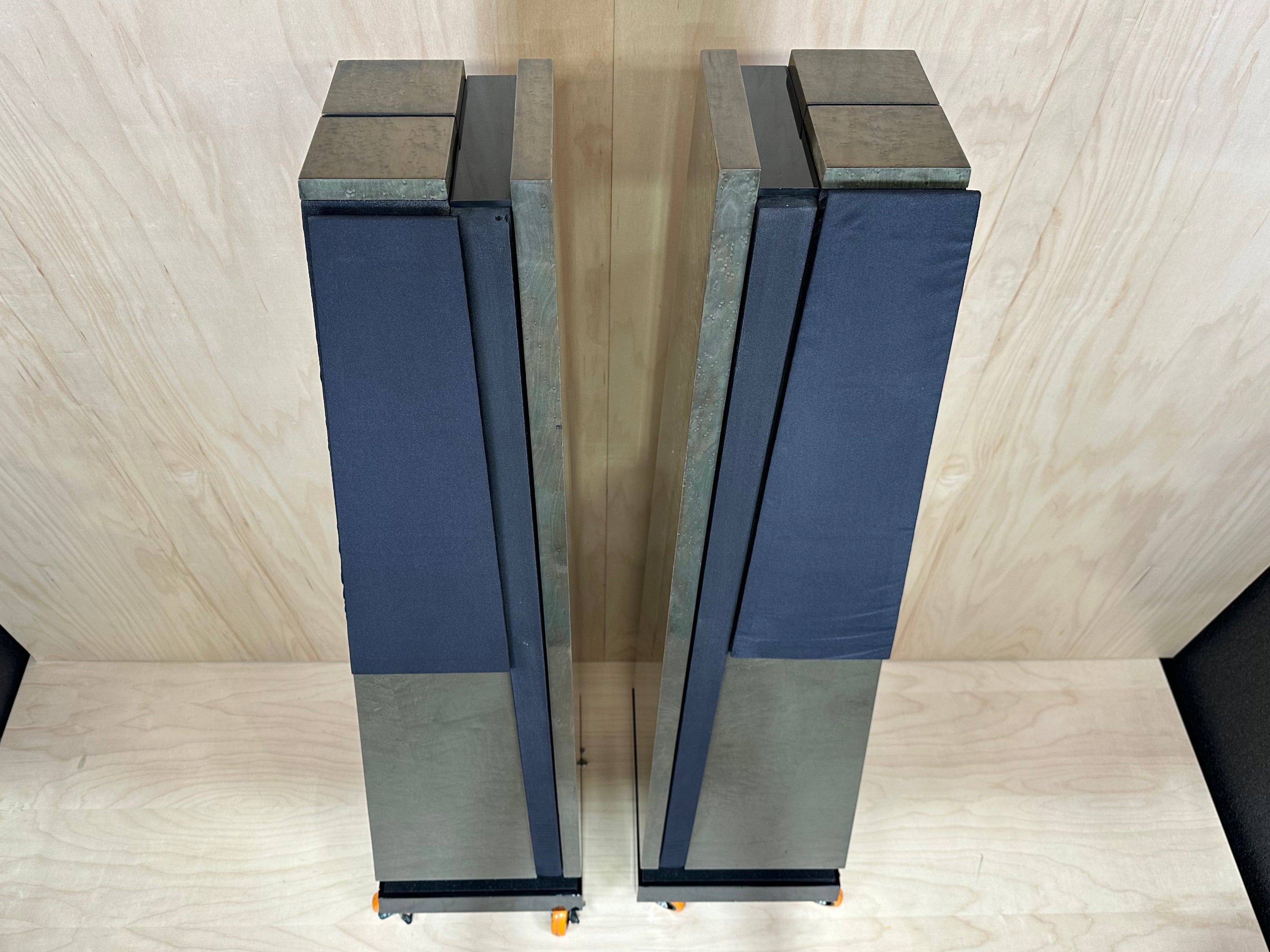 Oracle Helicon Tower Speakers