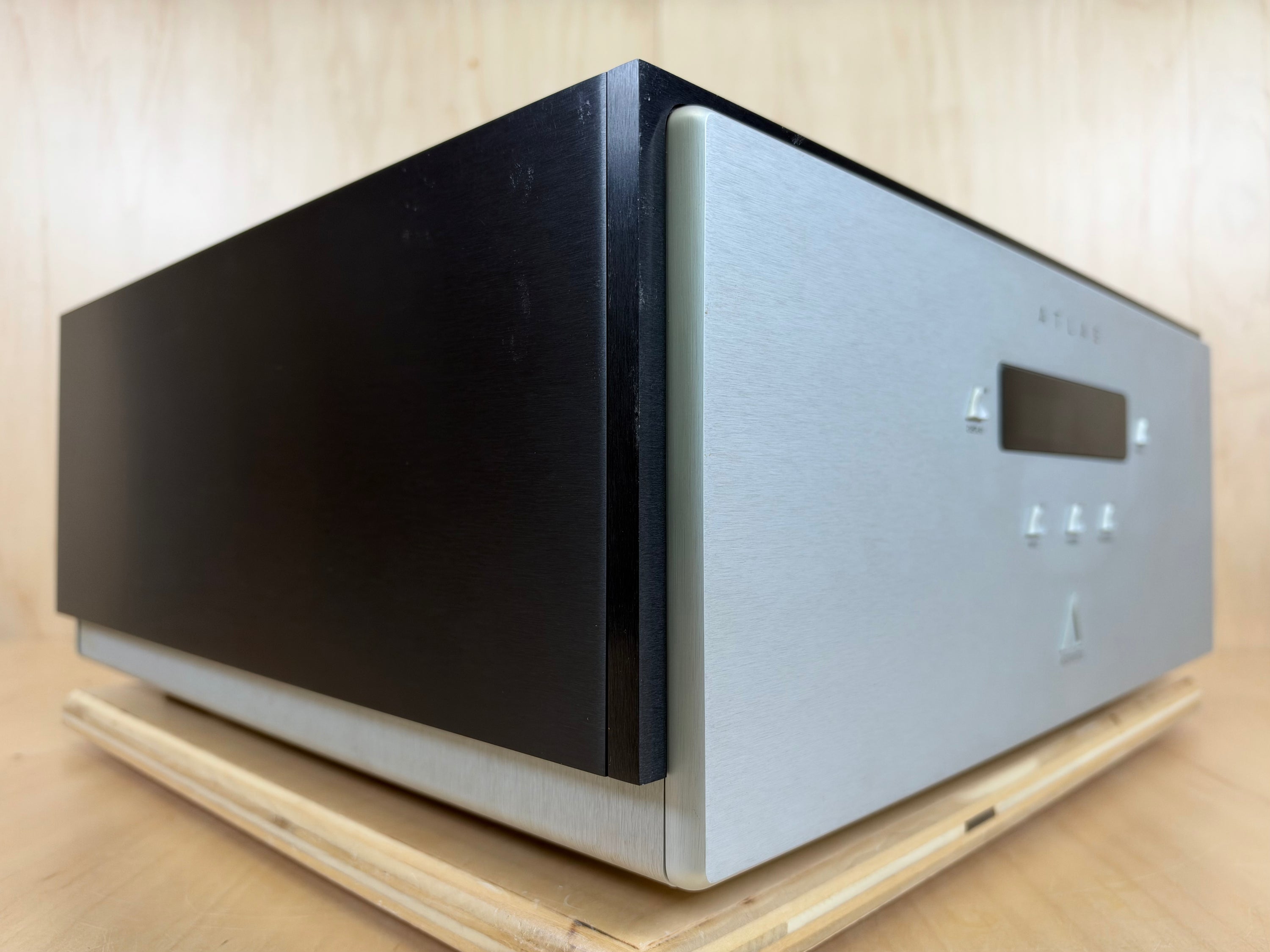 Aesthetix Atlas Signature Stereo Power Amplifier