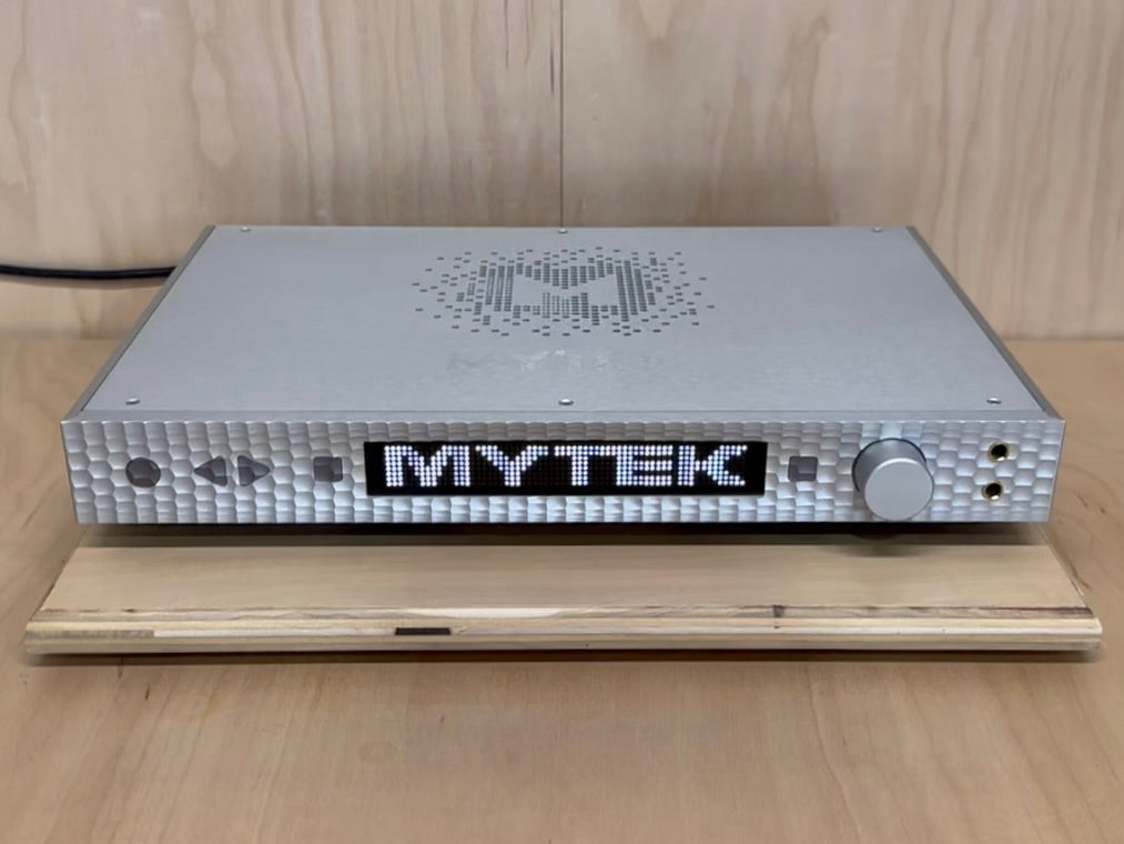 MYTEK Manhattan II DAC - Preamplifier - Headphone amp w/New LED Display