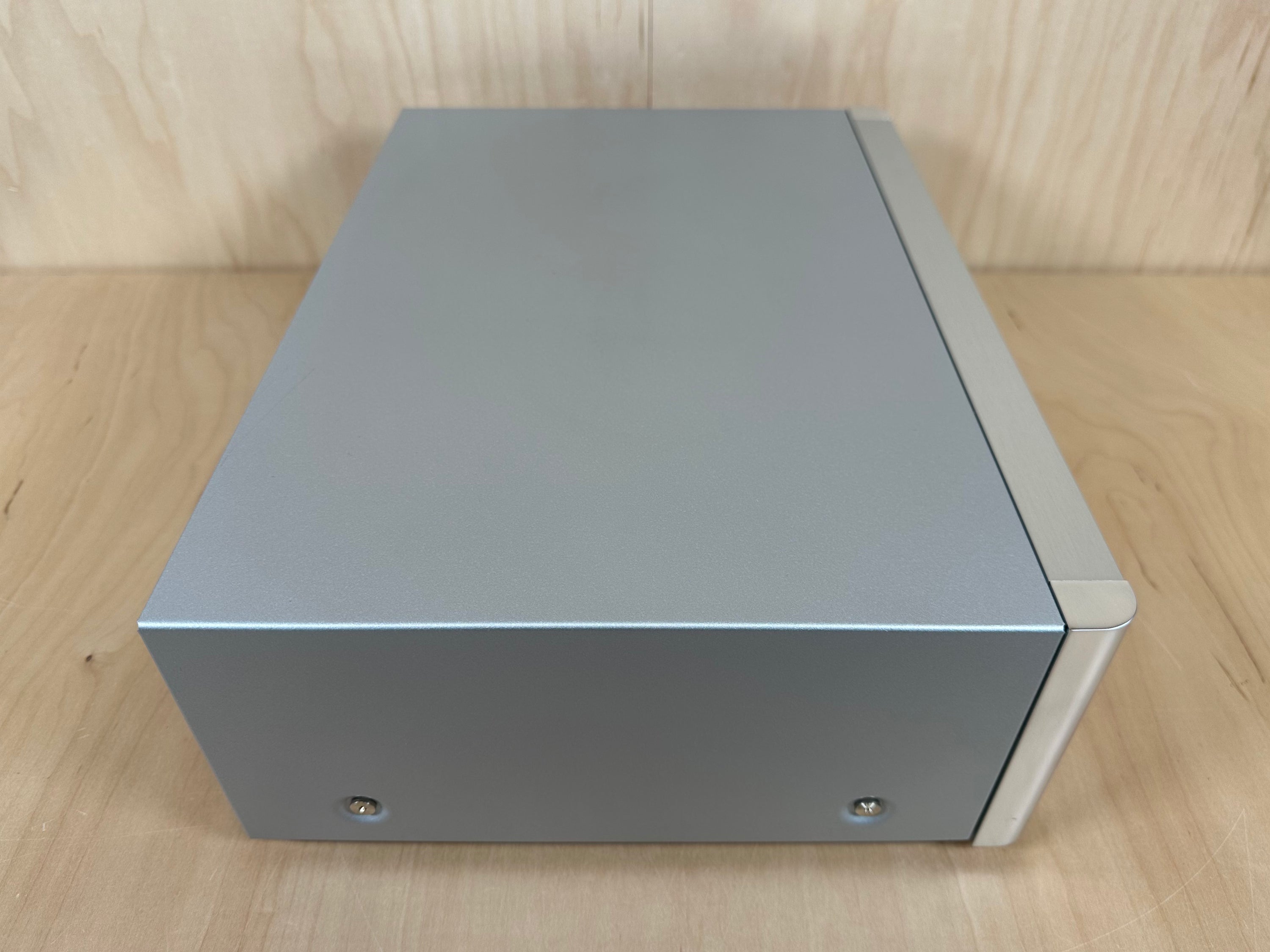 Rotel RSP-1576 Preamplifier Surround Sound Processor w/Box and Remote Silver