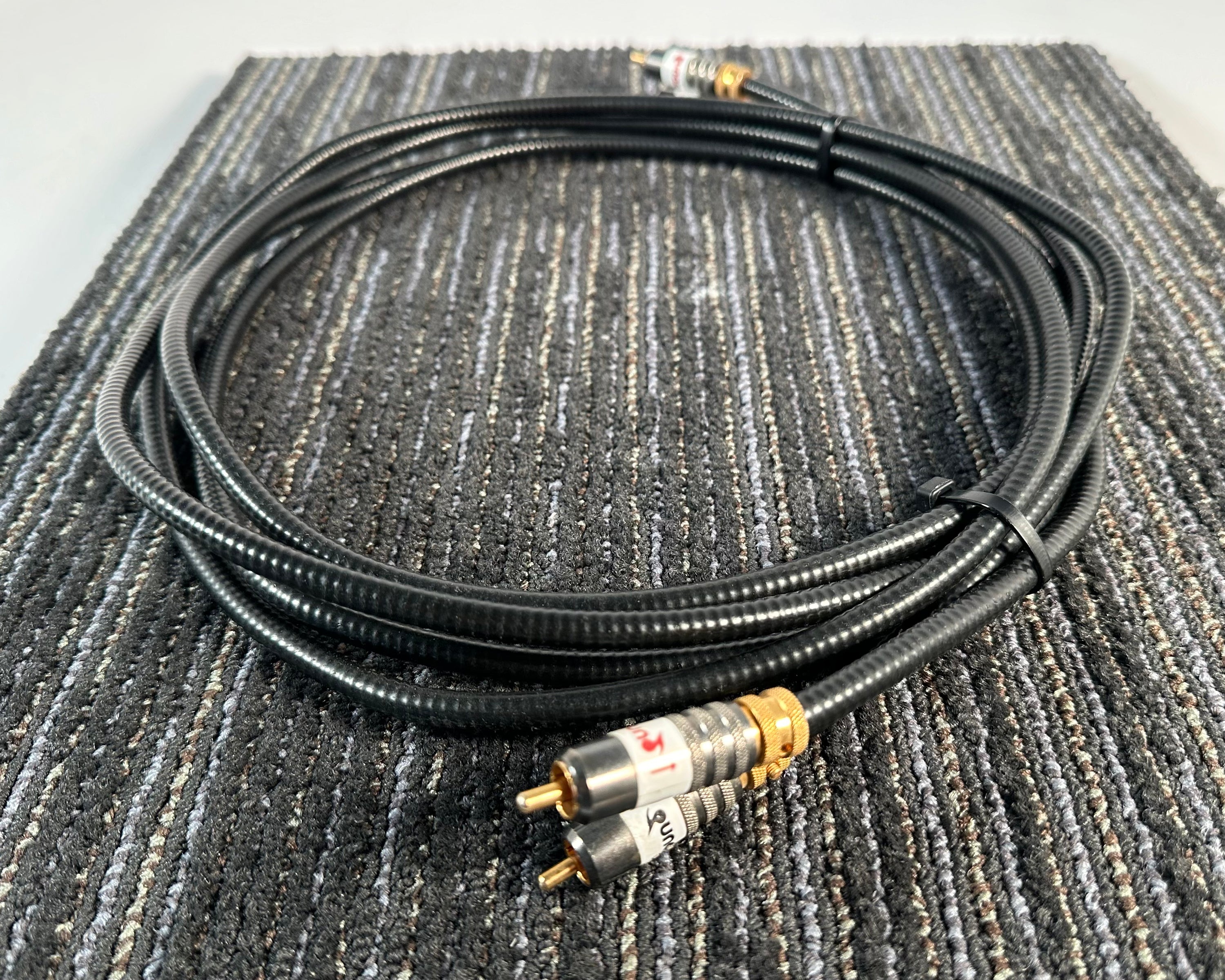 Millersound Interconnects w/Locking RCA Plugs  2 Meter Pair