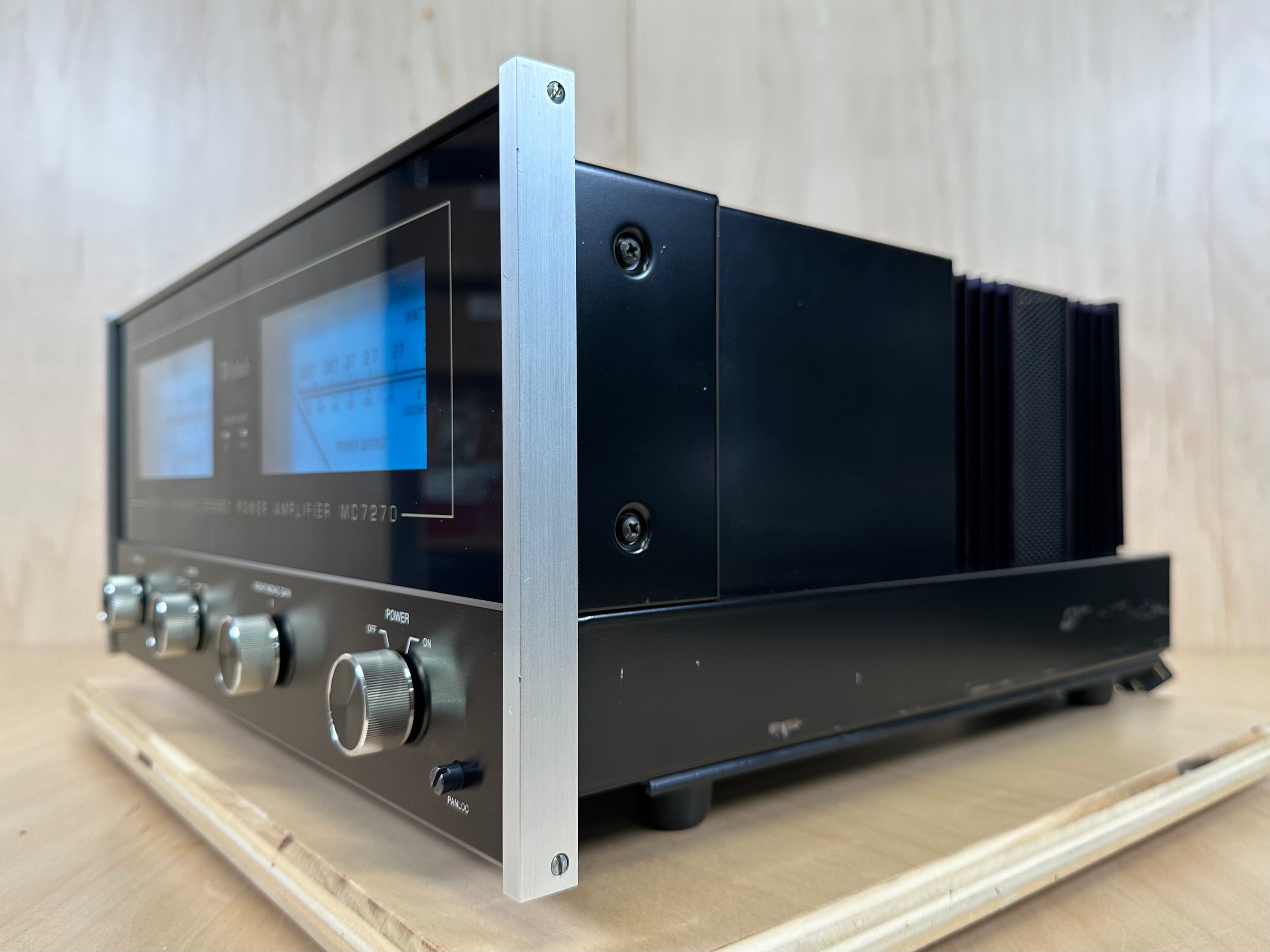 McIntosh MC7270 Digital Dynamic Stereo Power Amplifier