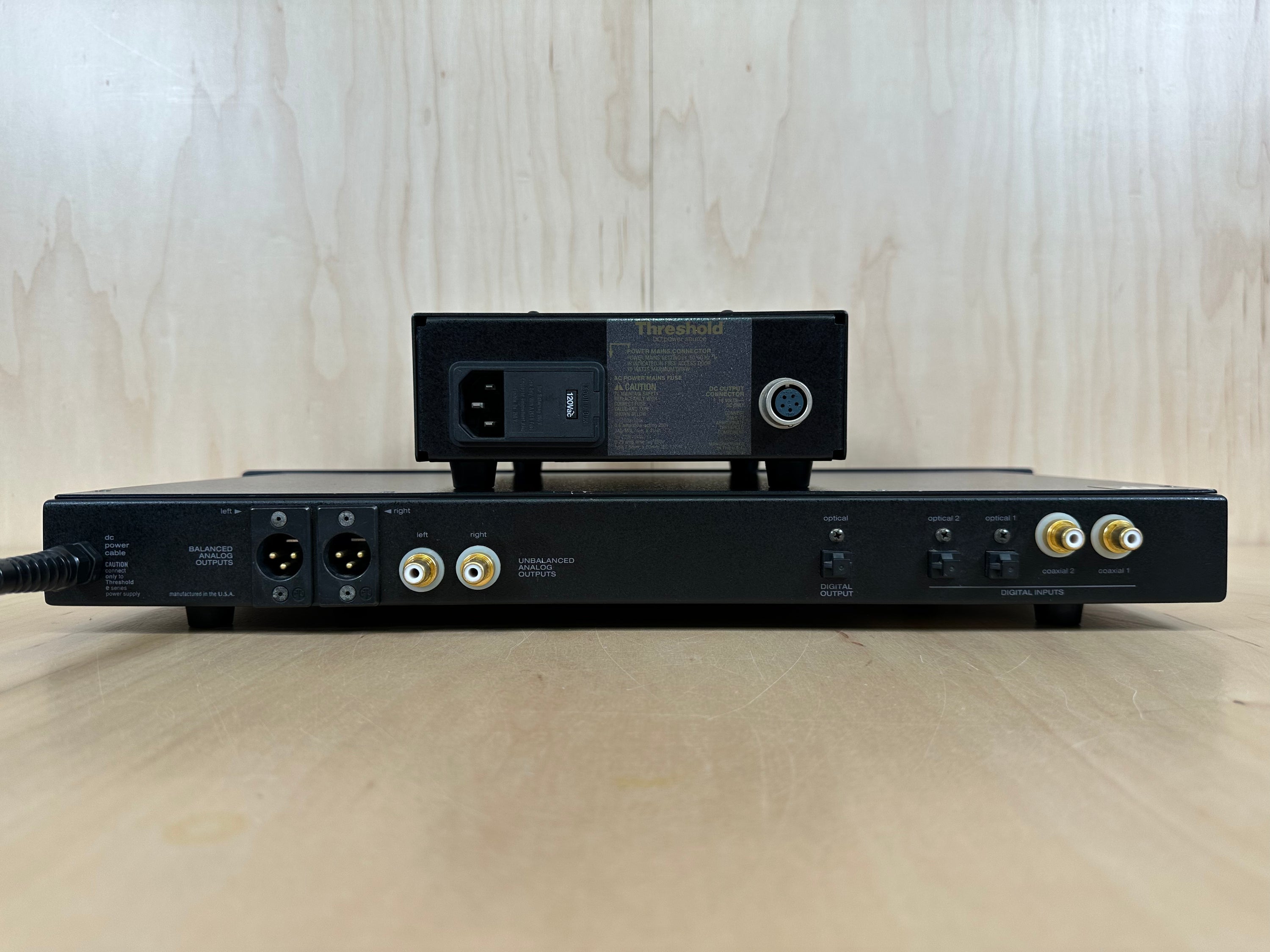 Threshold DAC 1/e Digital Processor DAC Black w/Power Supply