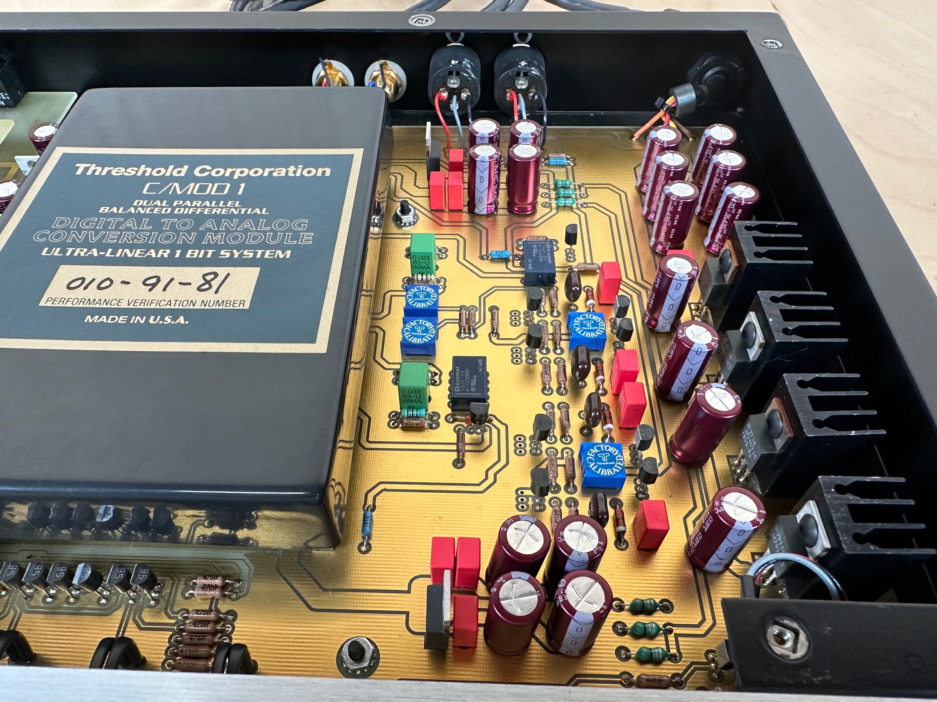 Threshold DAC 1/e Digital Processor DAC Silver w/Power Supply