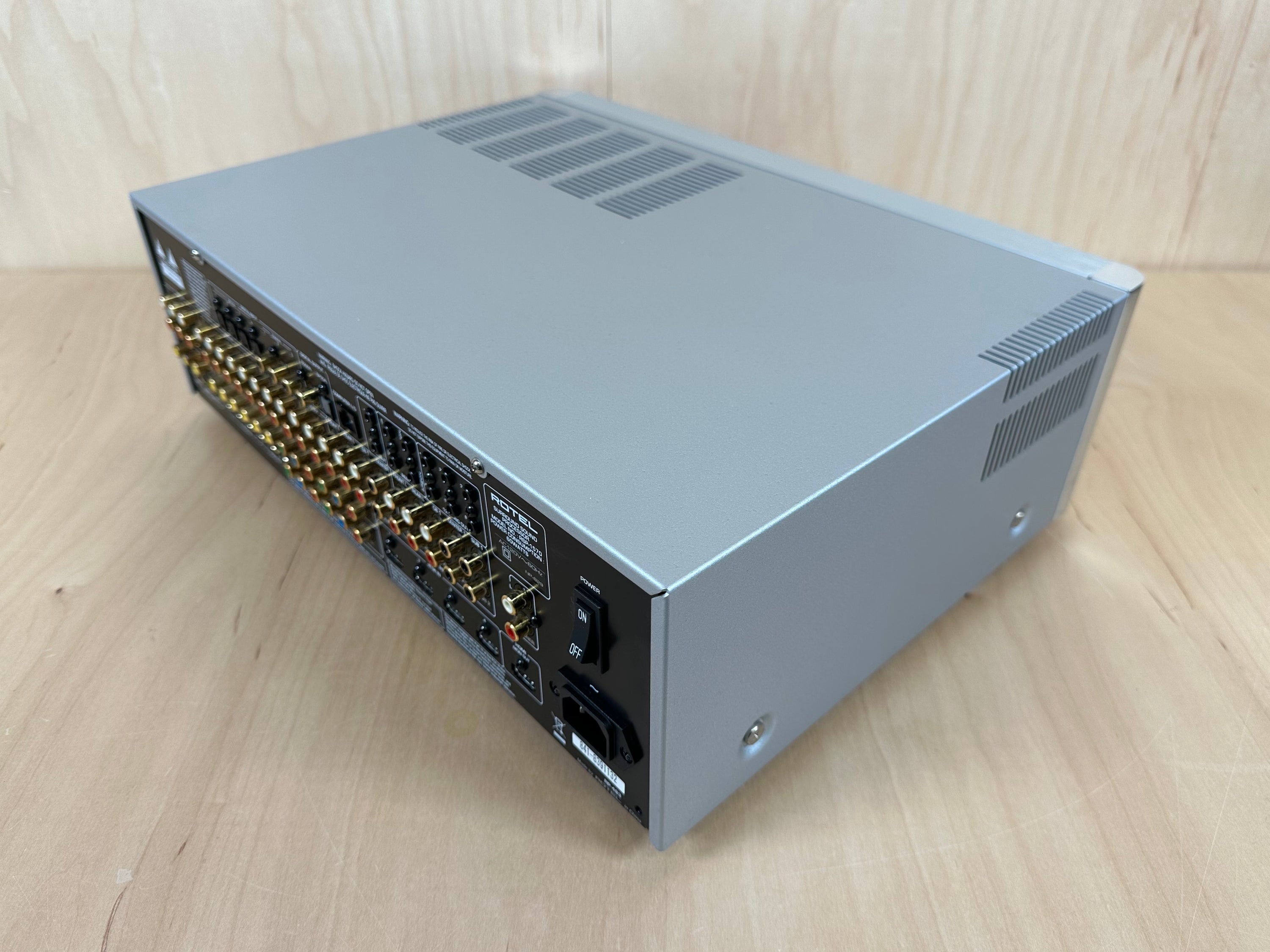 Rotel RSP-1570 Preamplifier Surround Sound Processor w/Remote and Box