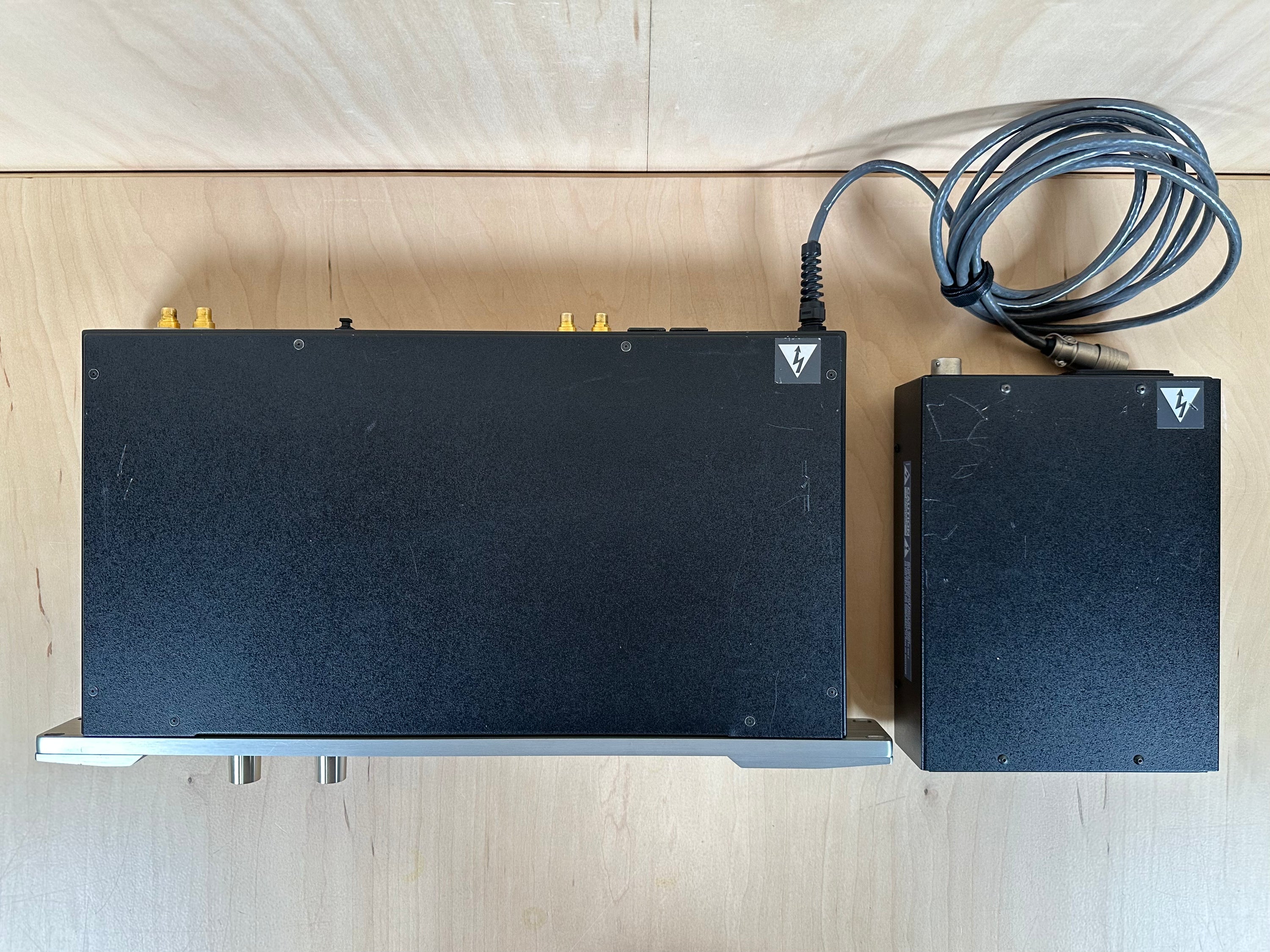 Threshold DAC 1/e Digital Processor DAC Silver w/Power Supply