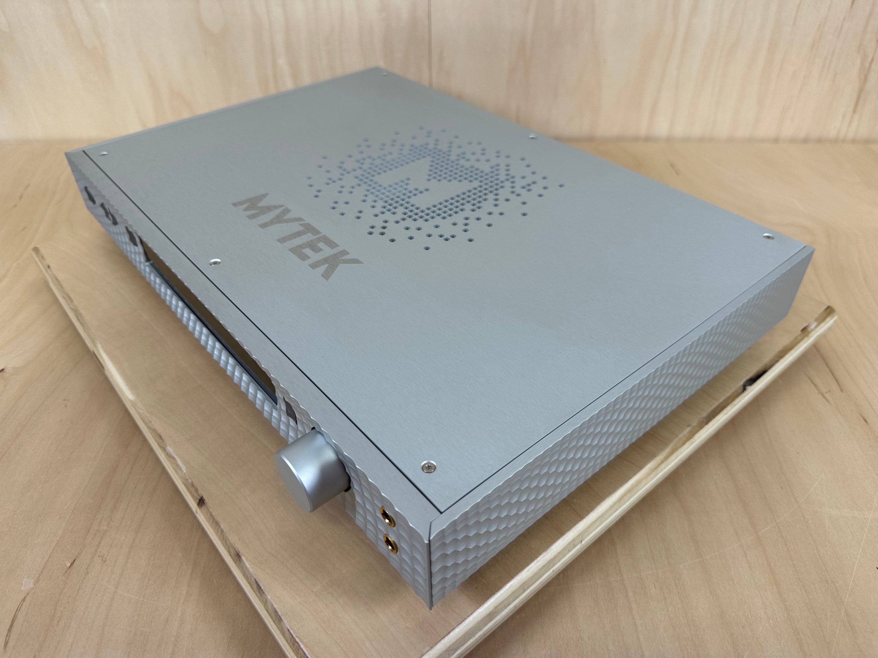 MYTEK Manhattan II DAC - Preamplifier - Headphone amp w/New LED Display