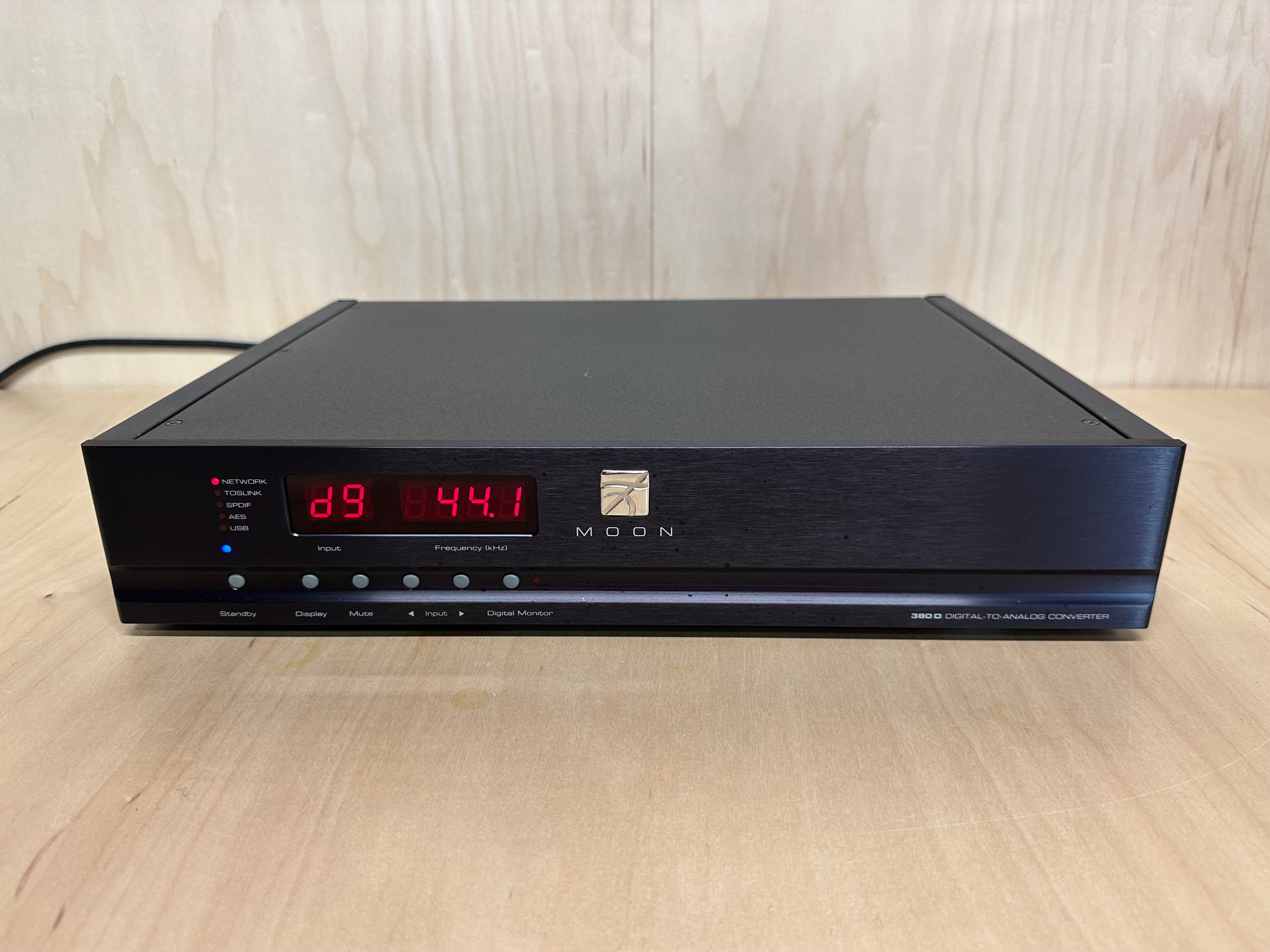 Simaudio Moon 380D V1 DAC w/MiND 1 Streamer, Volume Control, Remote